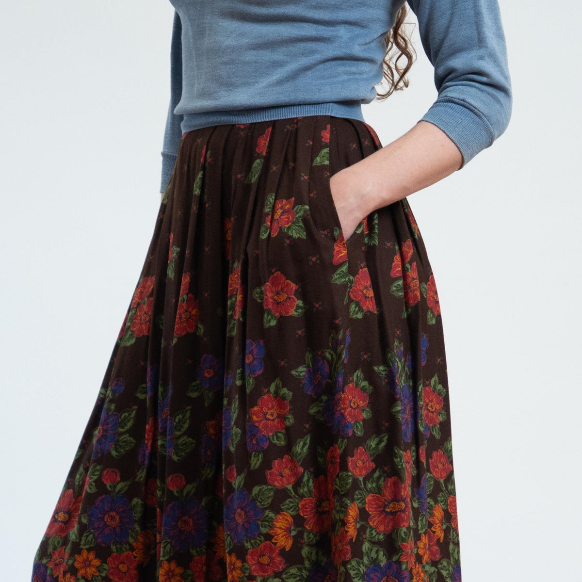 Vintage 80s Susan Bristol Brown Floral Midi Skirt - Medium, 27.5" Waist | Boho High Waisted Pleated Skirt With Pockets