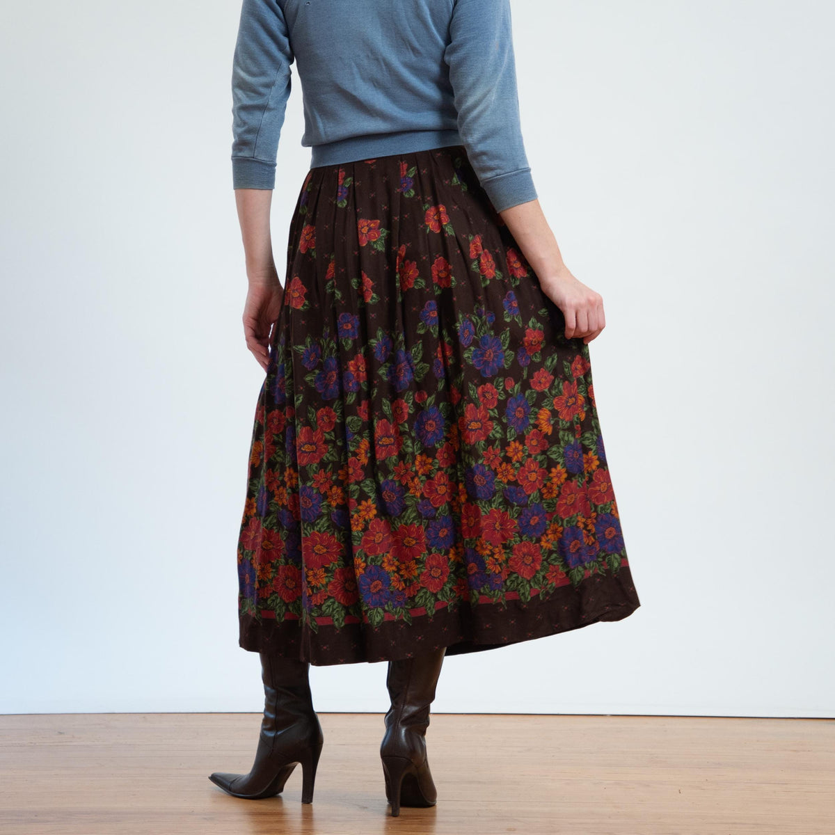 Vintage 80s Susan Bristol Brown Floral Midi Skirt - Medium, 27.5" Waist | Boho High Waisted Pleated Skirt With Pockets