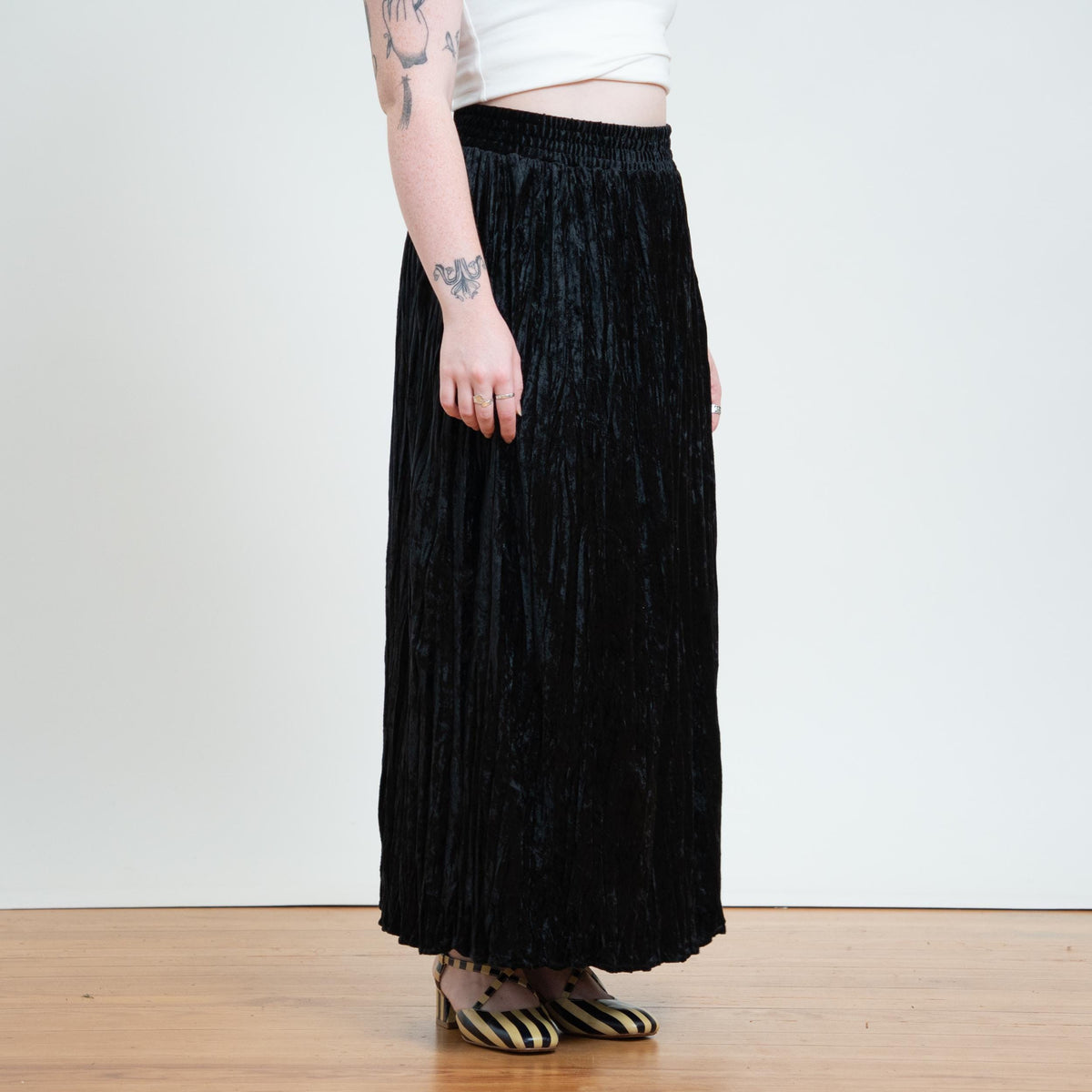 Vintage 90s Black Crushed Velvet Broomstick Skirt - Large | Witchy Whimsigoth Maxi Skirt
