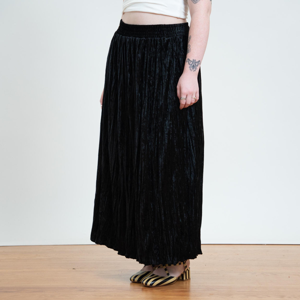 Vintage 90s Black Crushed Velvet Broomstick Skirt - Large | Witchy Whimsigoth Maxi Skirt