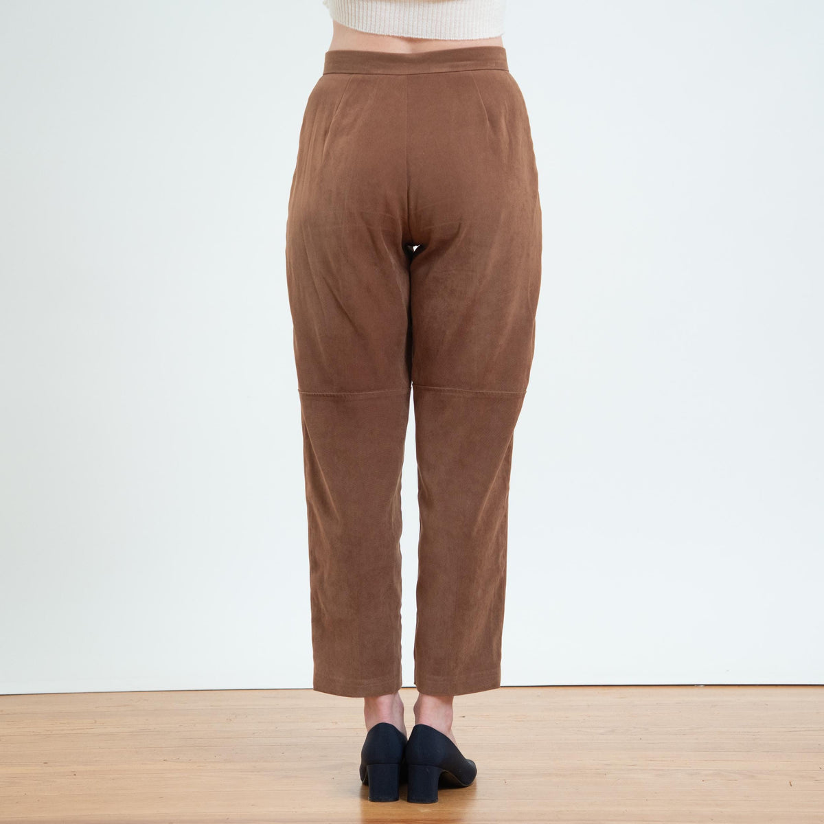 Vintage 80s Caramel Brown Ultrasuede Trousers - Petite Medium, 28.5" | Faux Leather Tapered Leg Pants