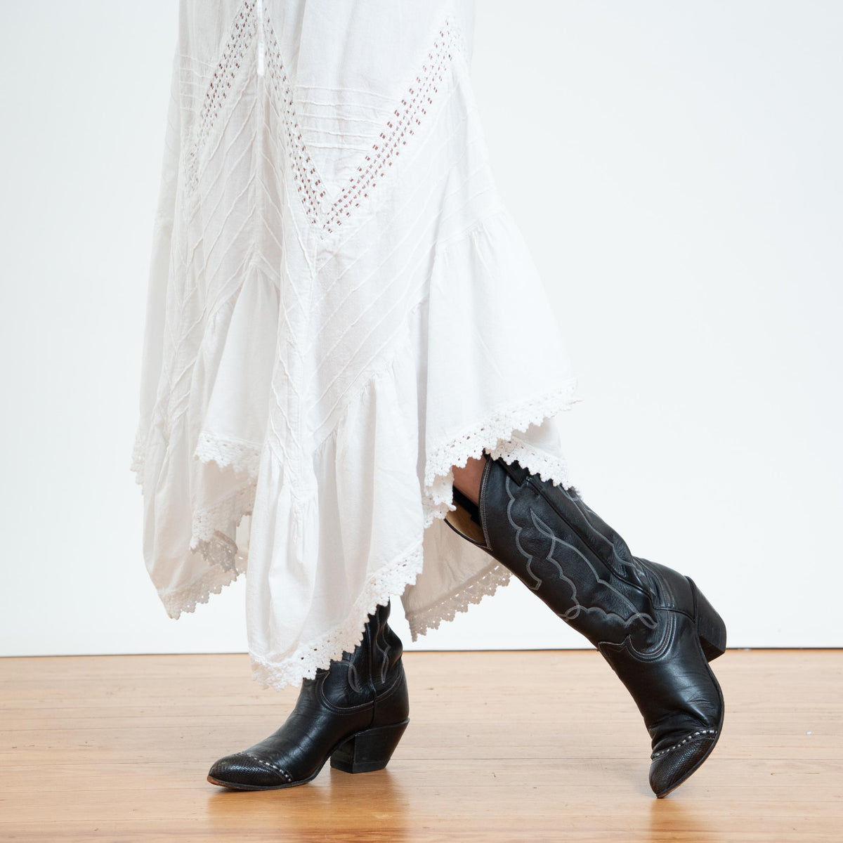 Vintage Y2K White Cotton Scarf Hem Maxi Skirt - Small to Medium | Boho Crochet Trim Whimsy Fairy Skirt