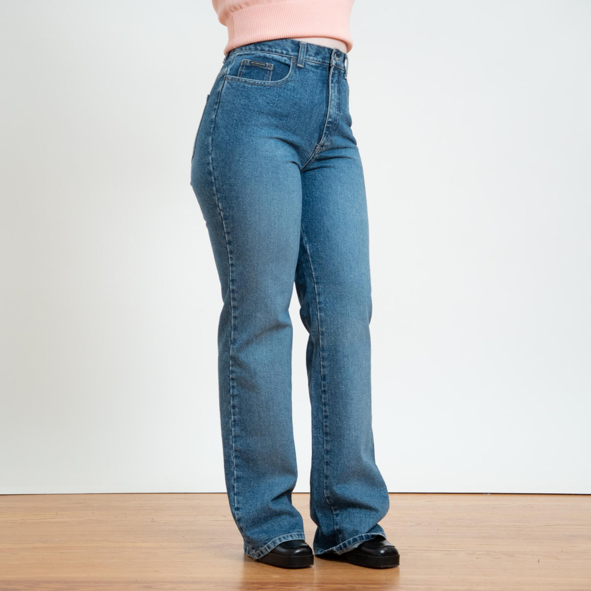 Vintage 90s Y2K Flared Leg Jeans – Medium Tall | Medium Wash High Waisted Long Inseam Jeans