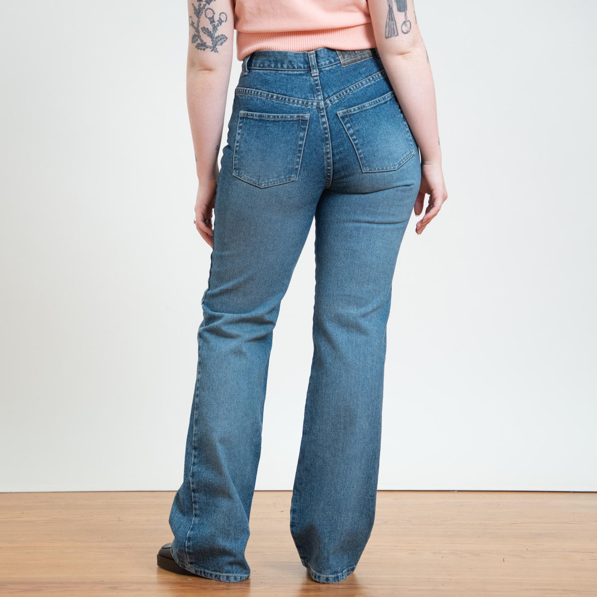 Vintage 90s Y2K Flared Leg Jeans – Medium Tall | Medium Wash High Waisted Long Inseam Jeans