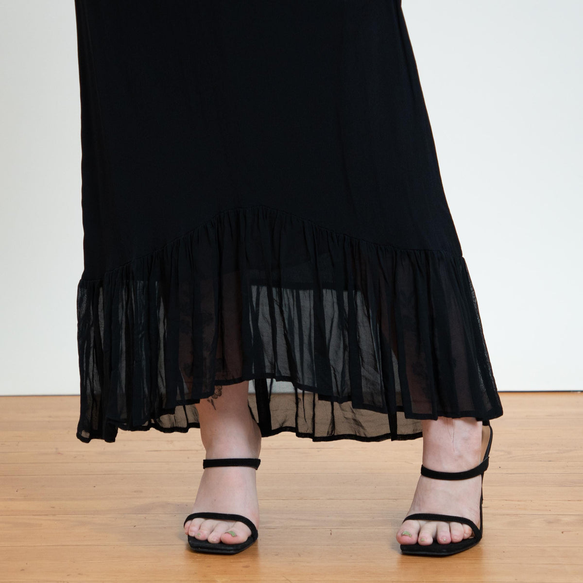 Vintage 90s Black Witchy High-Low Hem Maxi Skirt - Medium to Large | Boho Gothic Chiffon Ruffle Skirt