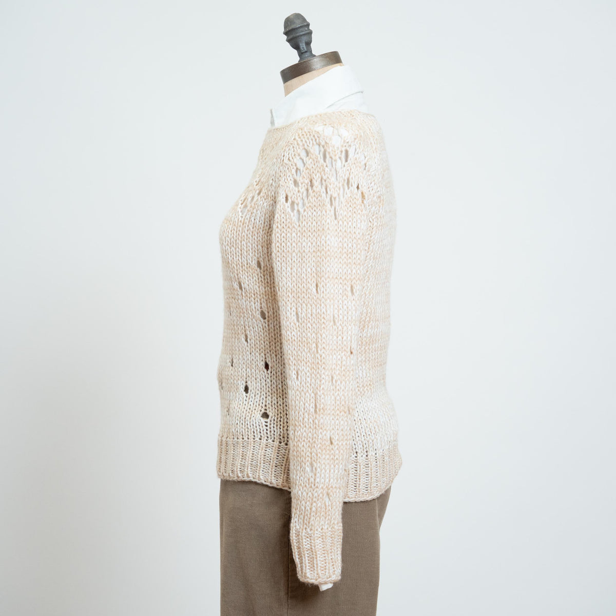 Vintage 80s Two-Tone Eyelet Knit Sweater - Medium | Boho Cream Lightweight Pullover