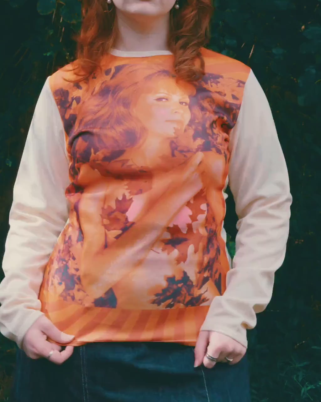 Vintage 70s Fall Leaves Pinup Model Photo Print Tee - Medium to Large