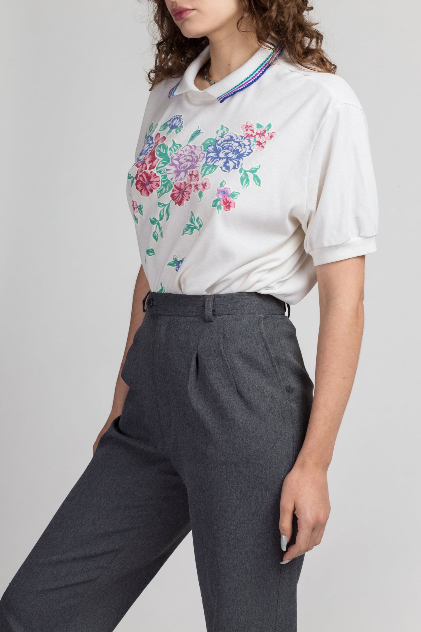 80s Floral Collared Polo Top - Large | Vintage White Graphic Pullover