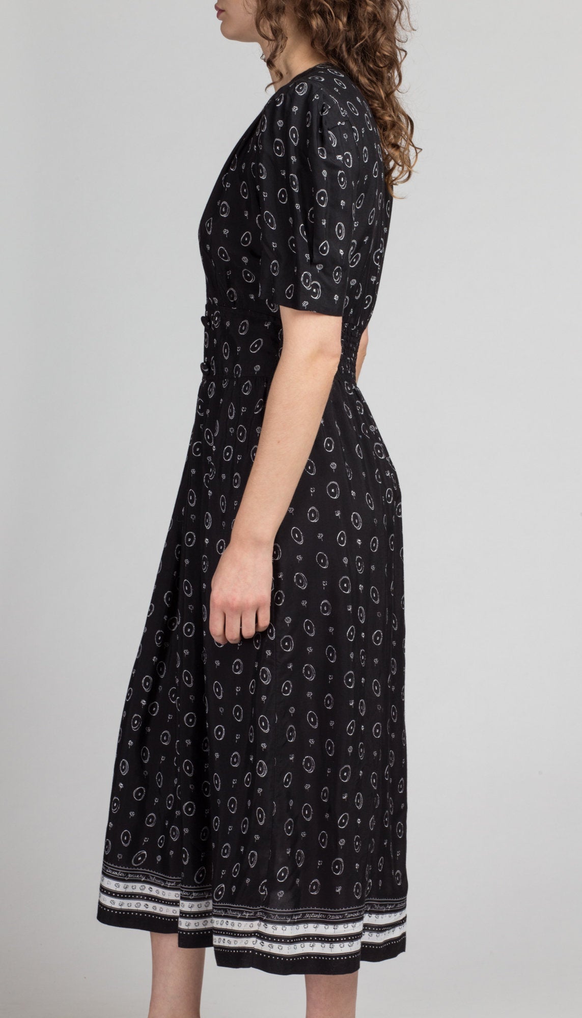 80s Black & White Floral Calendar Print Midi Dress - Medium | Vintage Circle Pattern Pleated Short Sleeve Grunge Dress