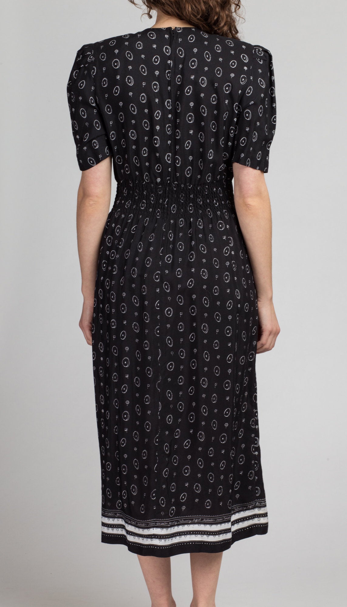 80s Black & White Floral Calendar Print Midi Dress - Medium | Vintage Circle Pattern Pleated Short Sleeve Grunge Dress