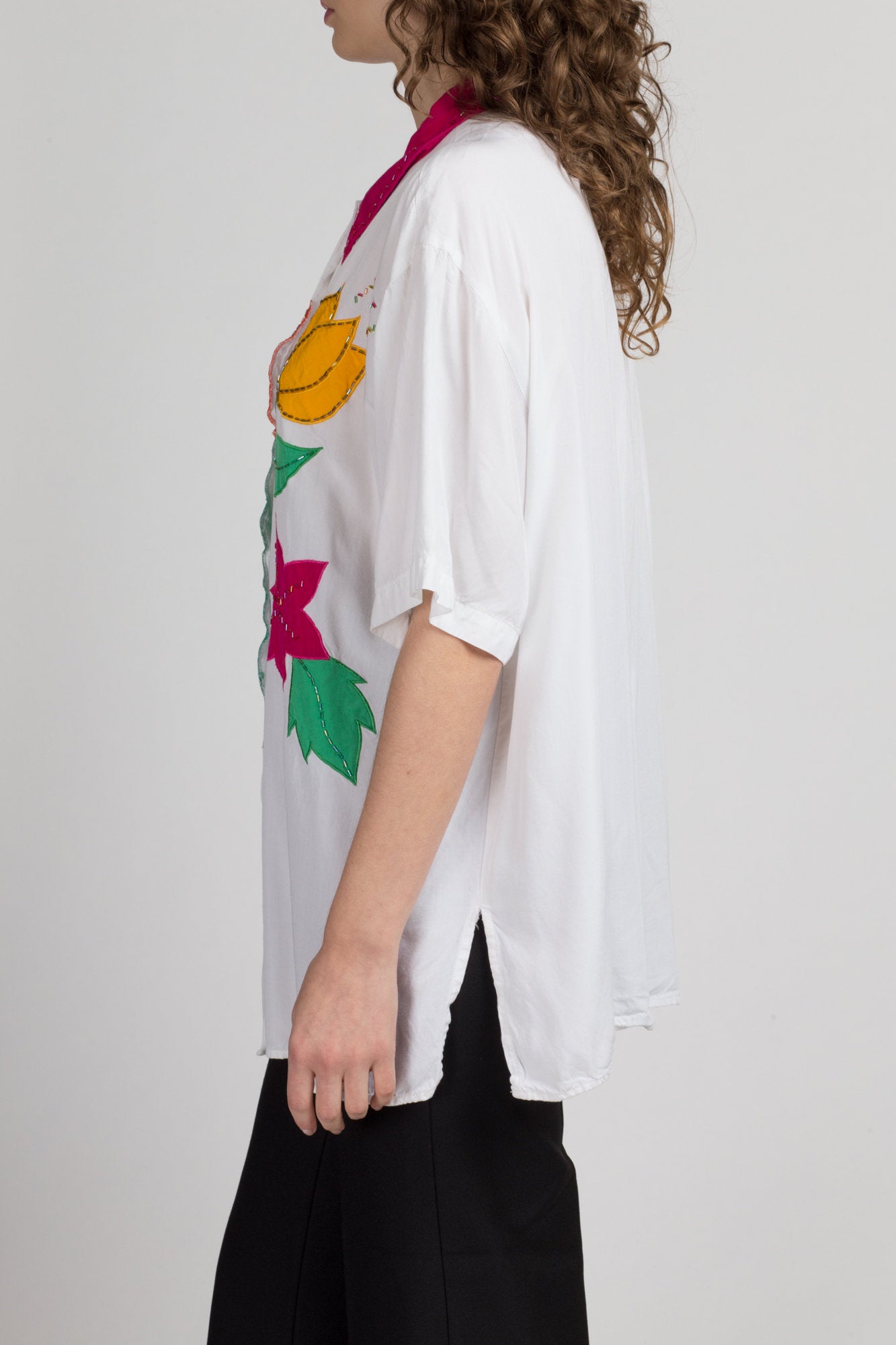 90s Beaded Floral Applique Blouse - 2X | Vintage White Collared Short Sleeve Button Up Novelty Top