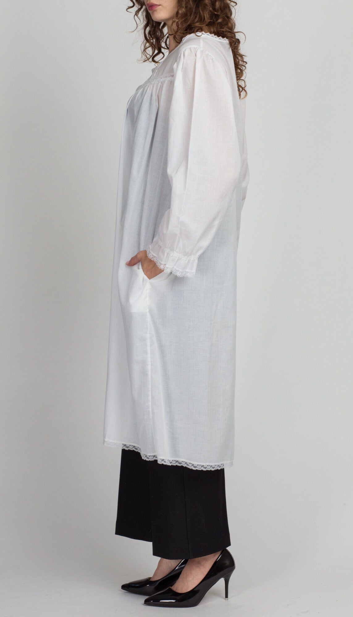 80s White Peignoir Robe - Large | Vintage Lace Trim Pearl Button Up Dressing Gown