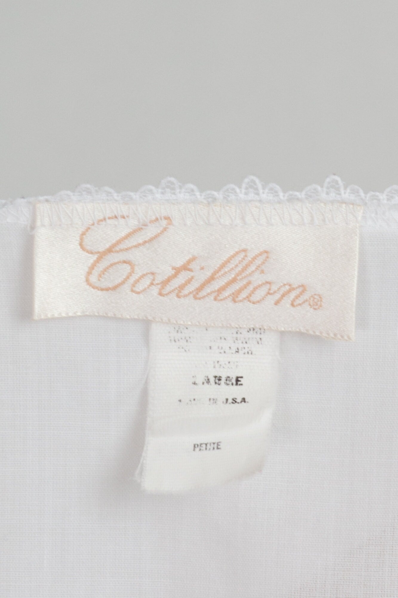 80s White Peignoir Robe - Large | Vintage Lace Trim Pearl Button Up Dressing Gown