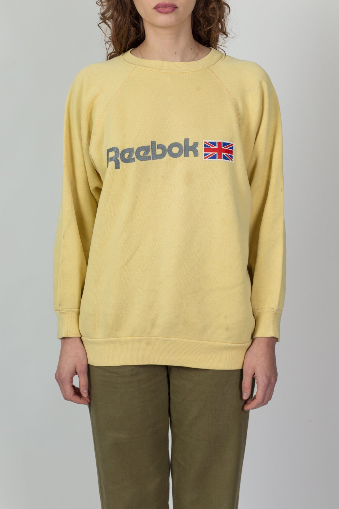 Vervelen Stuiteren morfine 90s Reebok Canary Yellow Sweatshirt - Men's Large Short, Women's XL –  Flying Apple Vintage