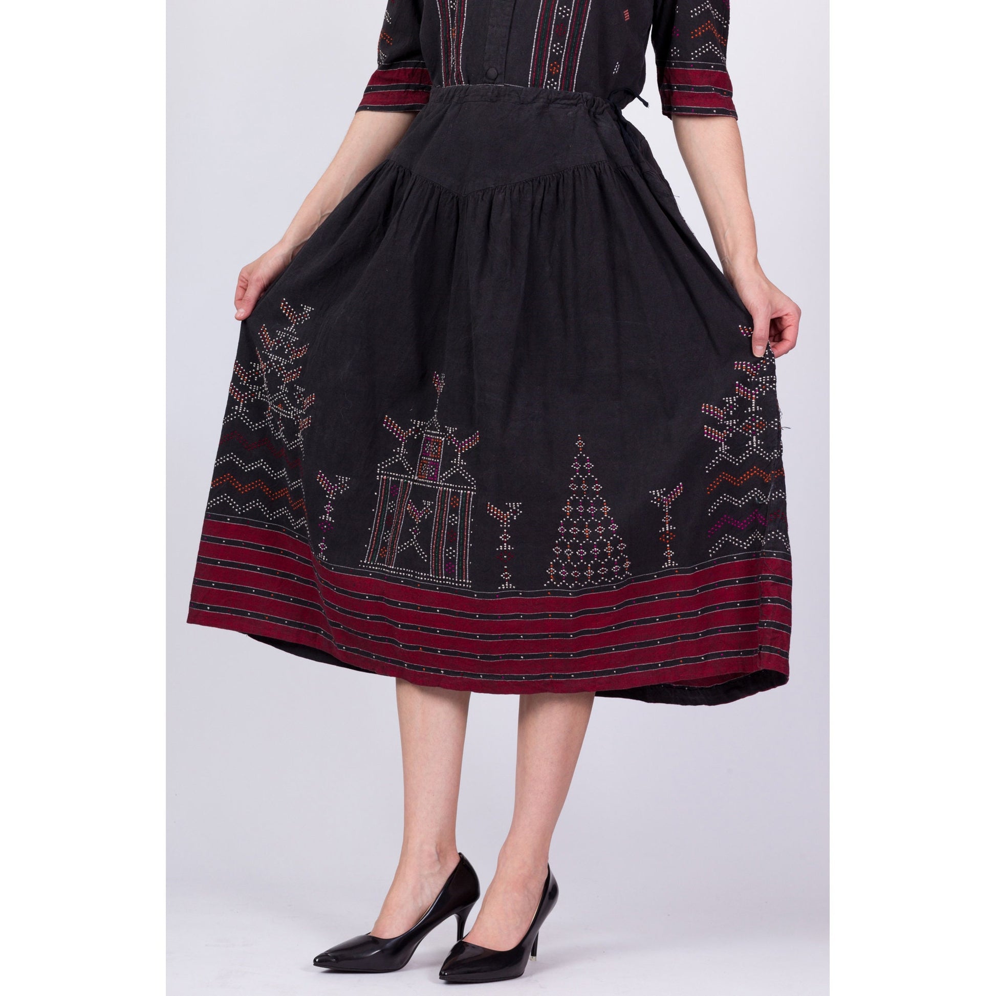 Vintage Eastern European Embroidered Folk Skirt Set - Small to Medium 