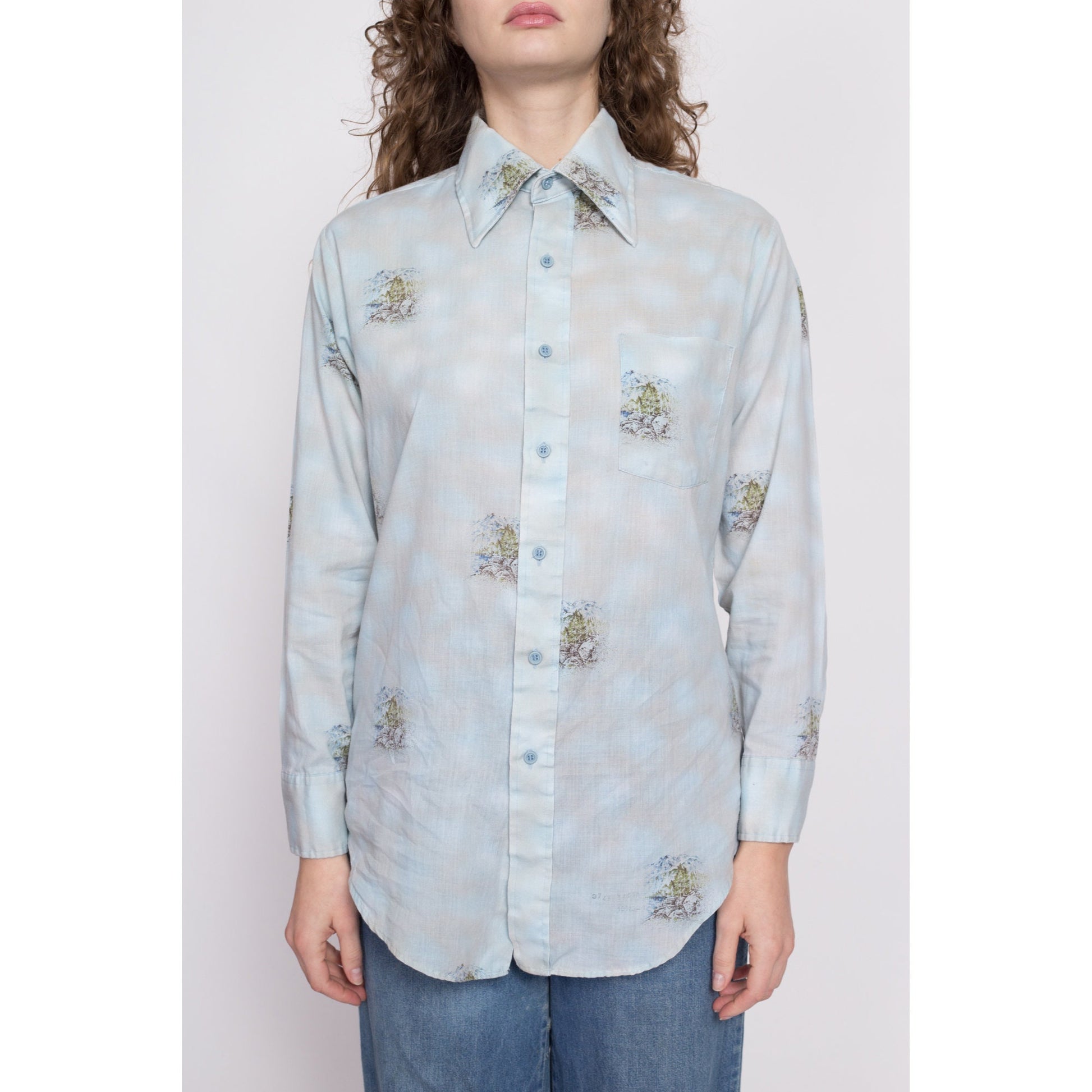 70s Mountain River Scene Novelty Print Shirt - Men's Medium | Vintage Blue Boho Button Up Pointed Collared Top