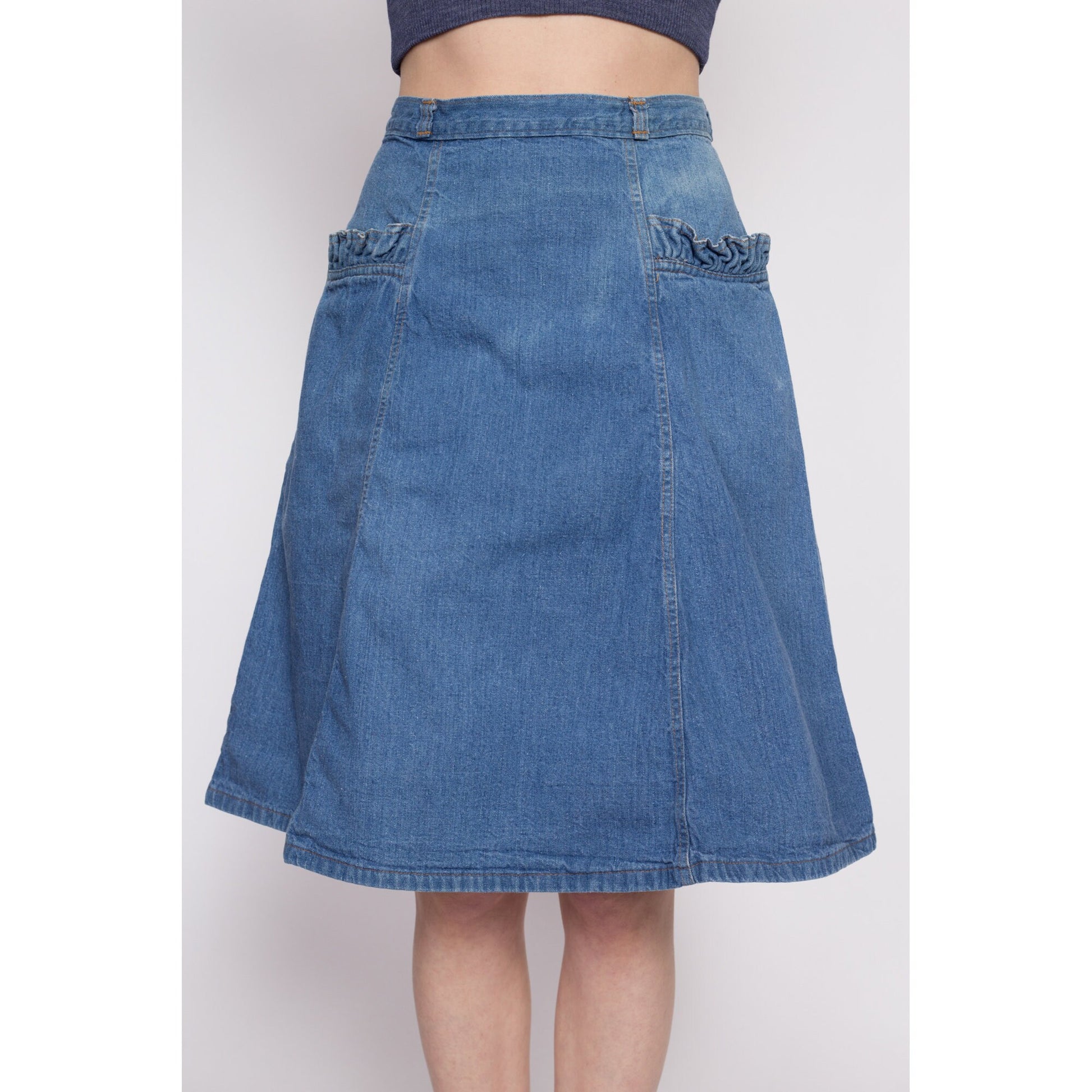 70s Denim Ruffle Pocket A-Line Skirt - Small, 27" | Vintage Faded High Waisted Boho Knee Length Jean Skirt