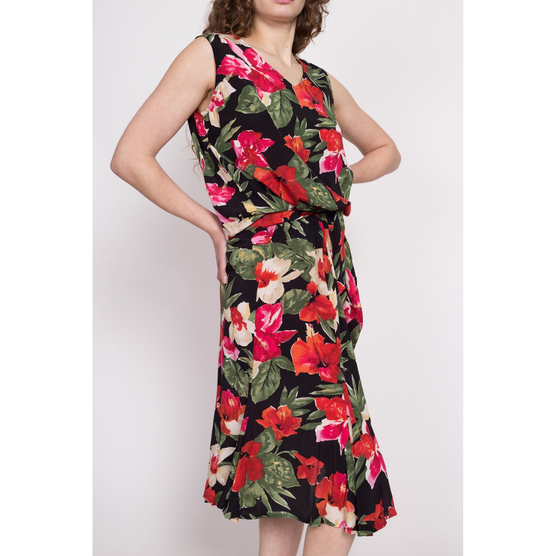 80s Hibiscus Print Blouson Midi Dress - Large | Vintage Boho Floral Sleeveless Black Red Fitted Waist Dress