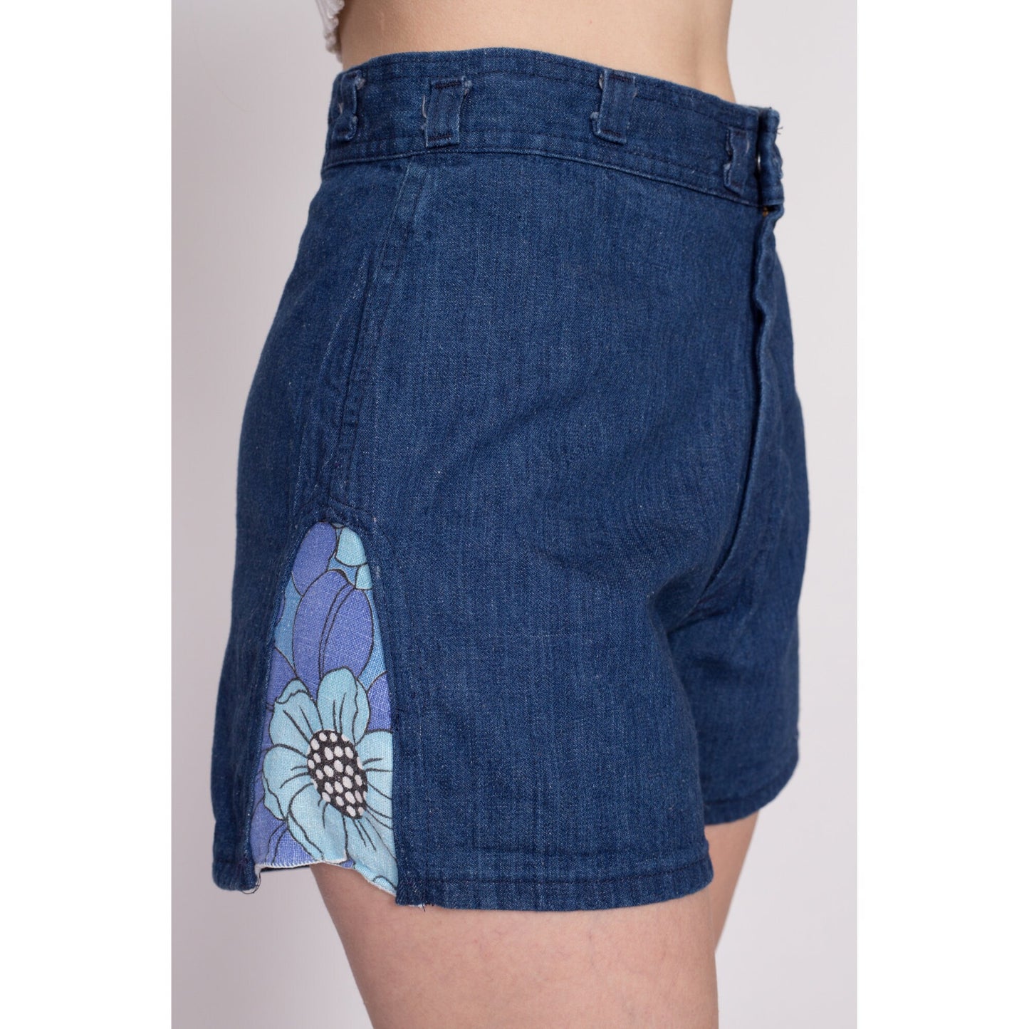 70s Denim Floral Trim Shorts - Medium, 30.5" | Vintage Dark Wash High Waisted Jean Short