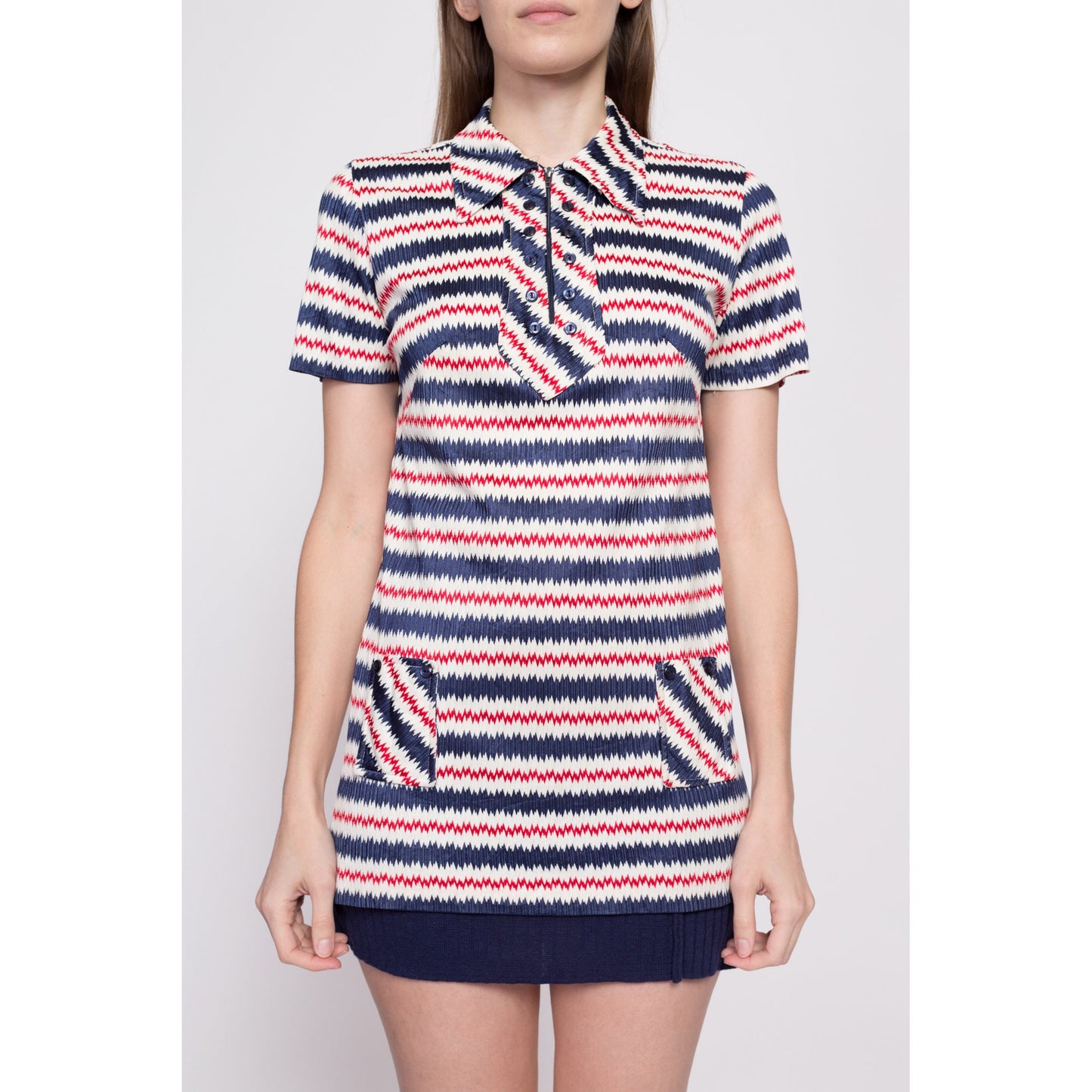60s 70s Mod Flame Stitch Top - Medium | Vintage Red White Blue Zig Zag Striped Collared Tunic Shirt