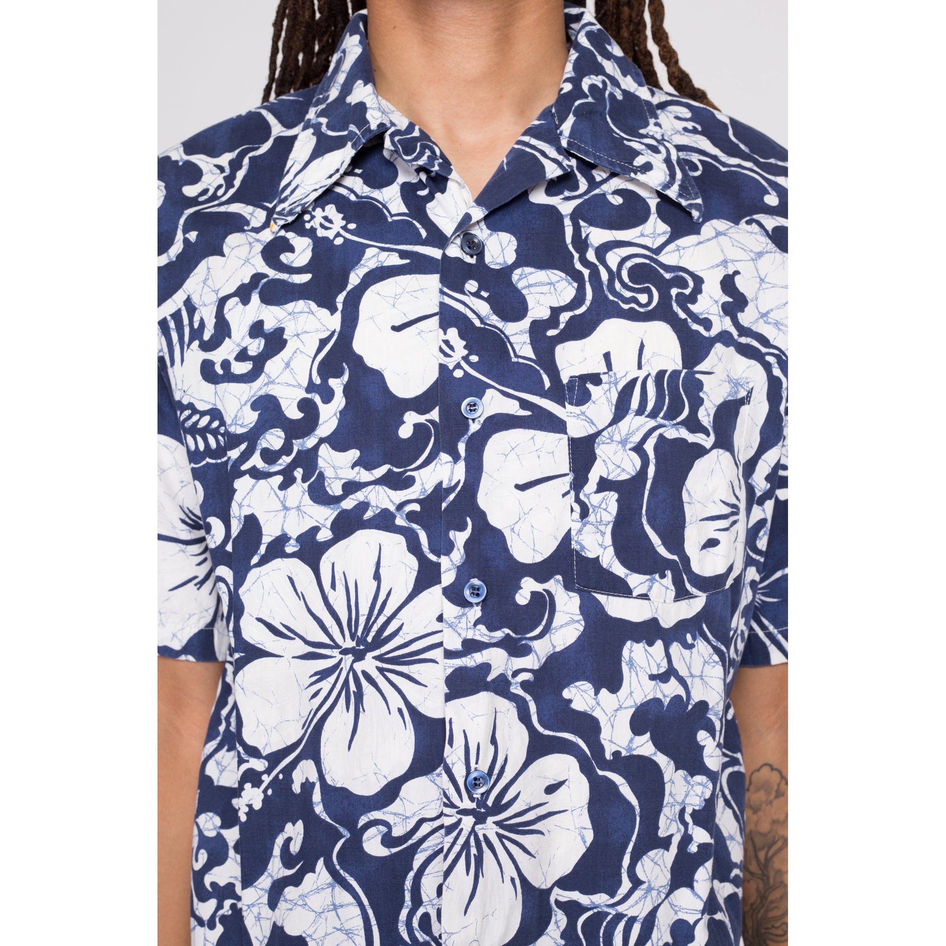 70s Kona Kai Hawaiian Floral Shirt - Men's Large | Vintage Jantzen Blue White Tropical Tiki Print Button Up Short Sleeve Aloha Top