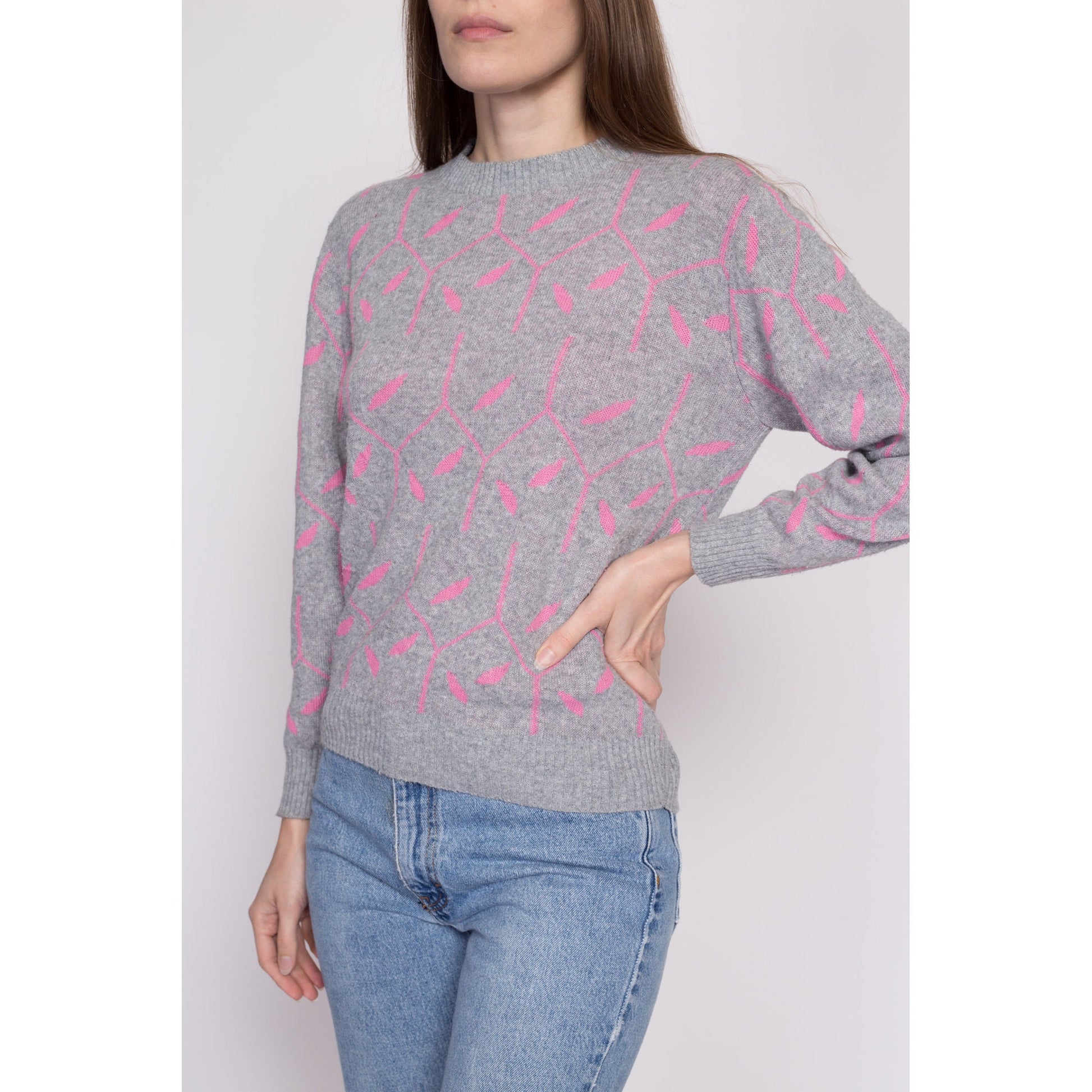 80s Teasers Abstract Knit Sweater - Medium | Vintage Grey & Pink Geometric Pattern Girly Pullover