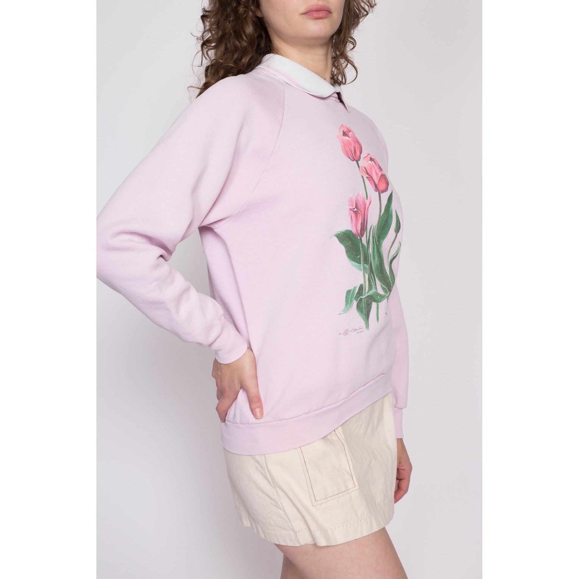 90s Tulip Flower Print Collared Sweatshirt - Large | Vintage Pink Floral Graphic Raglan Sleeve Pullover