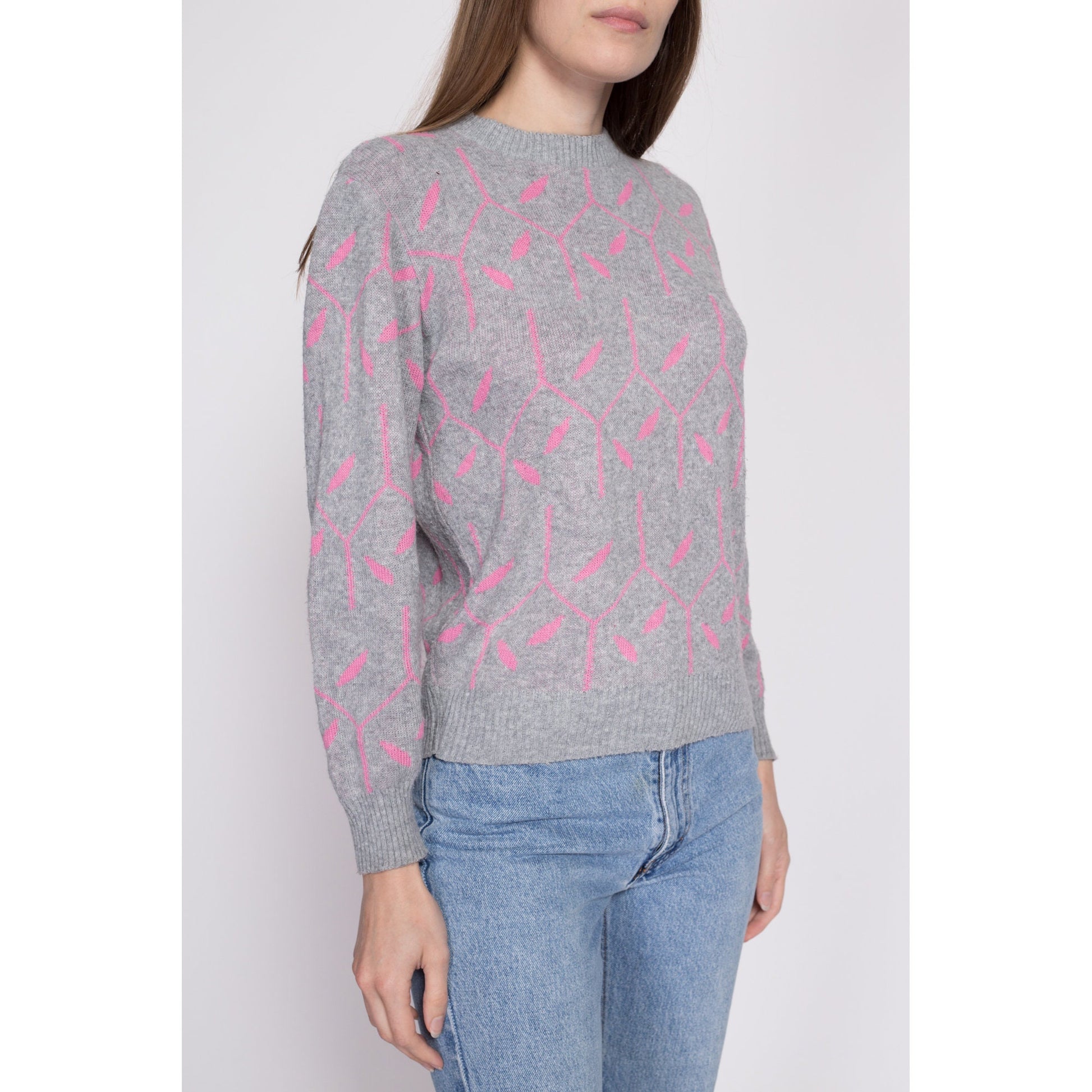 80s Teasers Abstract Knit Sweater - Medium | Vintage Grey & Pink Geometric Pattern Girly Pullover