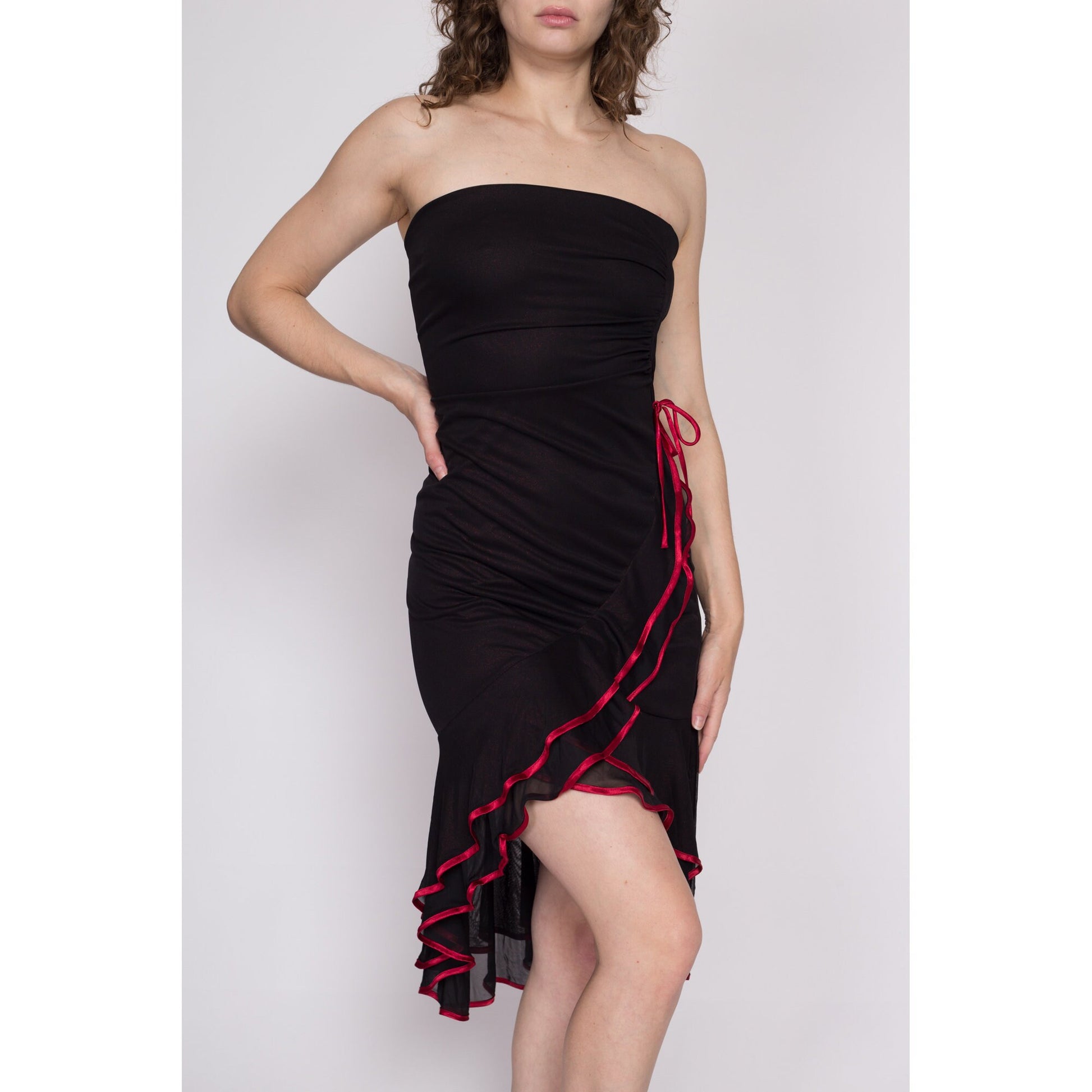 XS| Y2K Gothic Black & Red Metallic Strapless Party Dress - Extra Small | Vintage Ruffle High Low Hem Midi Mini Dress
