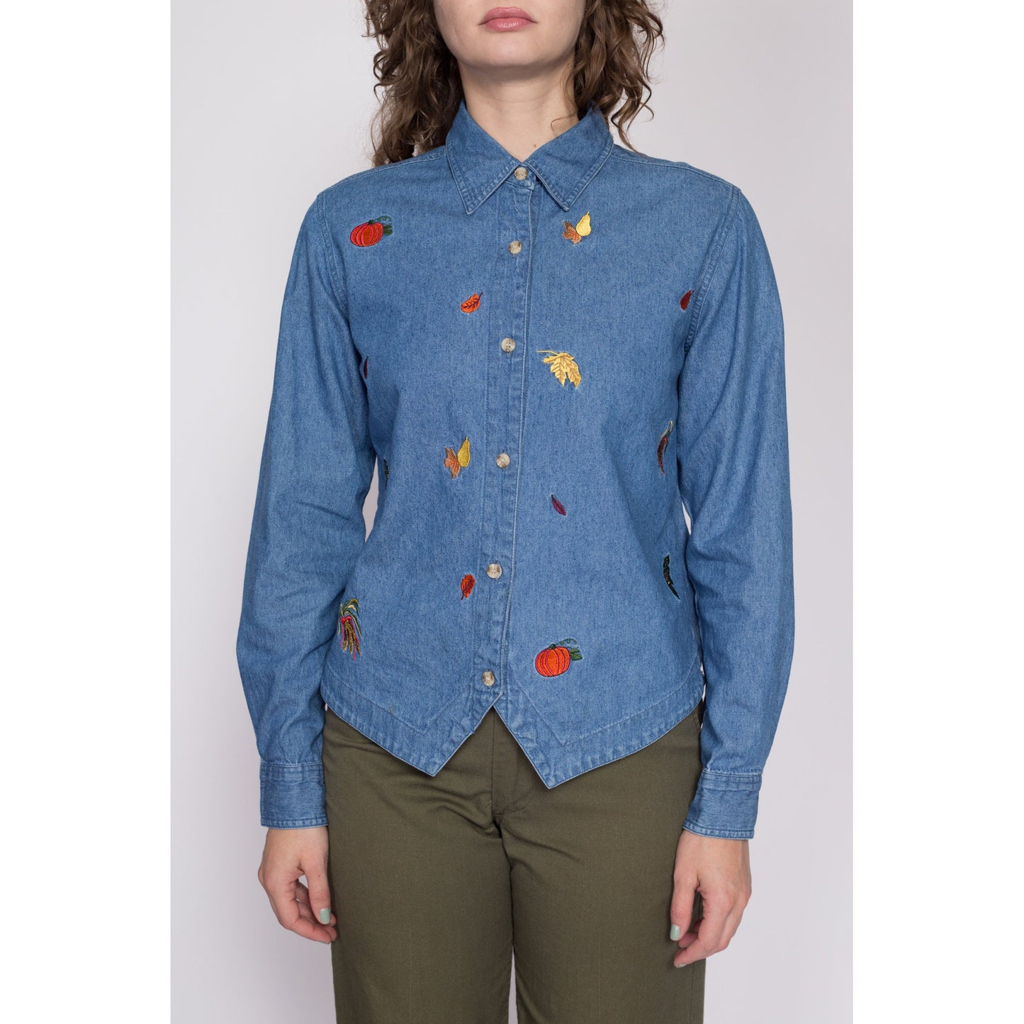 Medium 90s Fall Motif Chambray Button Up Shirt | Vintage Long Sleeve Collared Denim Top