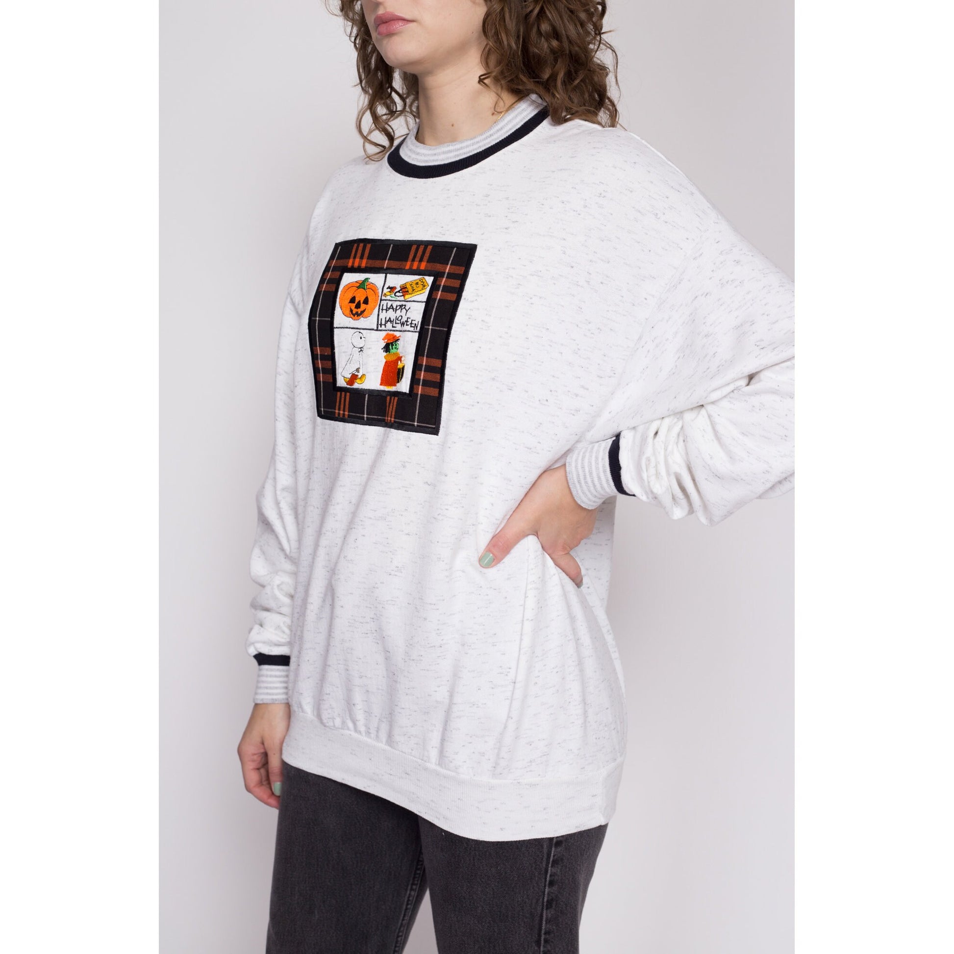 Lrg-XL 90s Halloween Sweatshirt Unisex | Vintage Trick Or Treat Graphic Crewneck Pullover