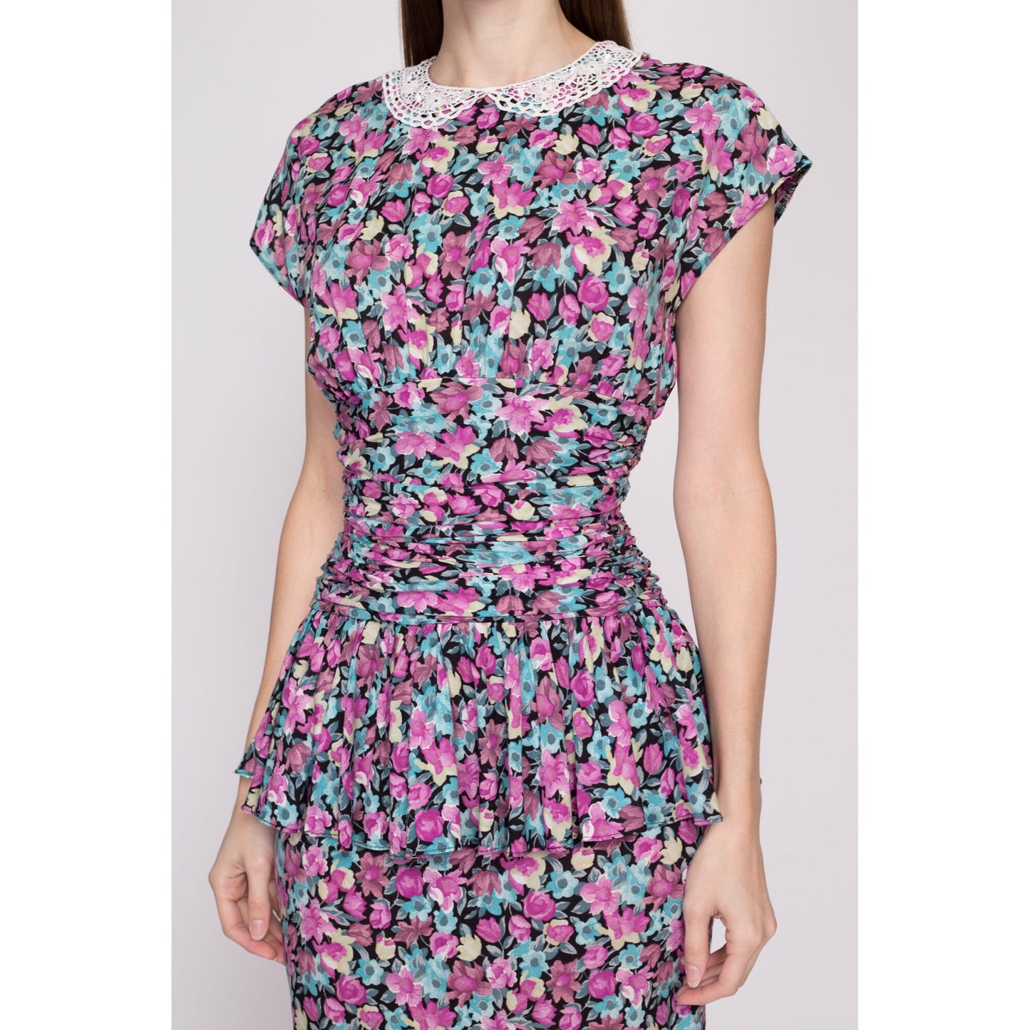 XS 80s Floral Peplum Wiggle Dress | Vintage Lace Peter Pan Collar Retro Knee Length Secretary Dress