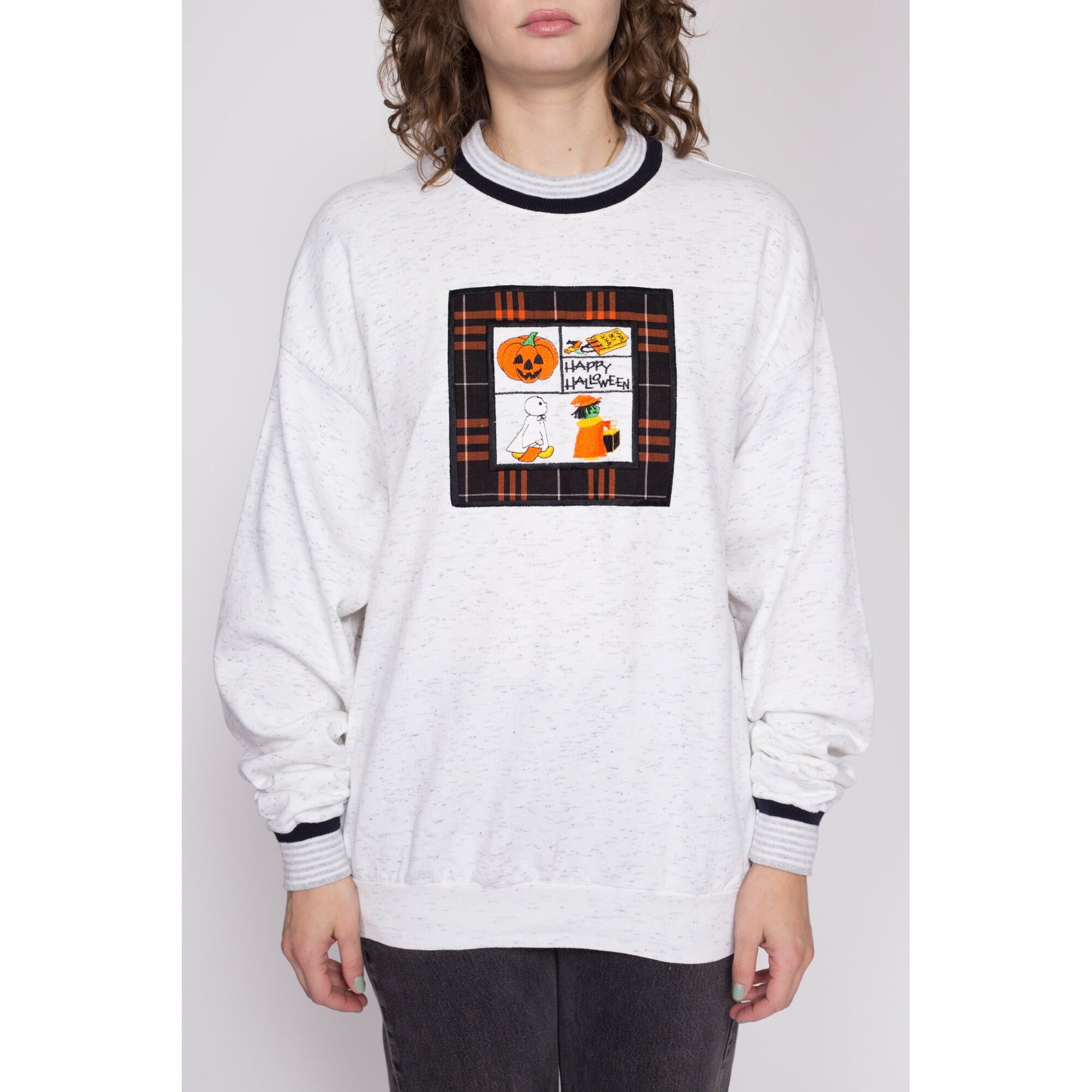 Lrg-XL 90s Halloween Sweatshirt Unisex | Vintage Trick Or Treat Graphic Crewneck Pullover