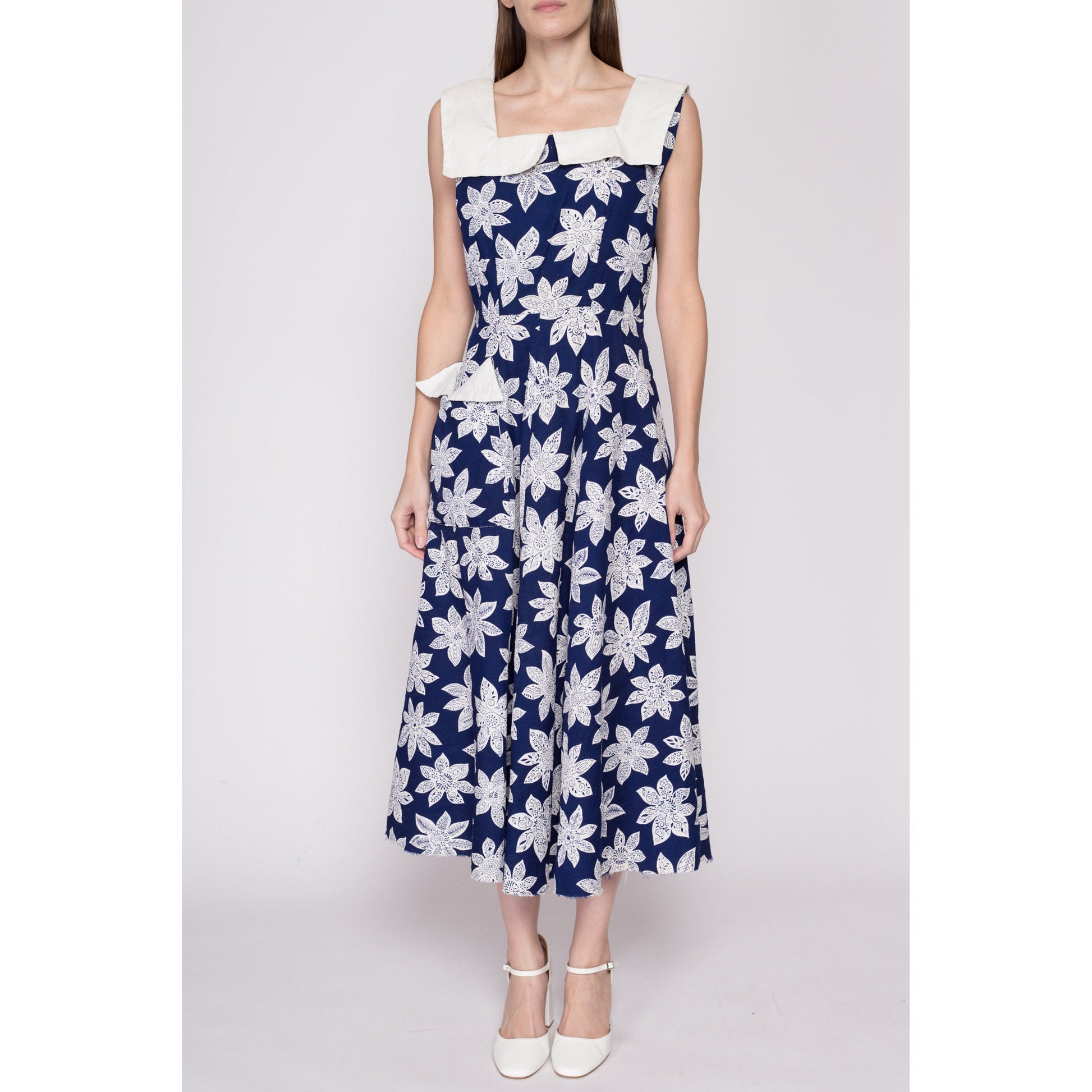 Med-Lrg 1940s Navy Blue Floral Sailor Collared Dress | Vintage 40s Tea Length Retro Sleeveless Pocket Midi Dress