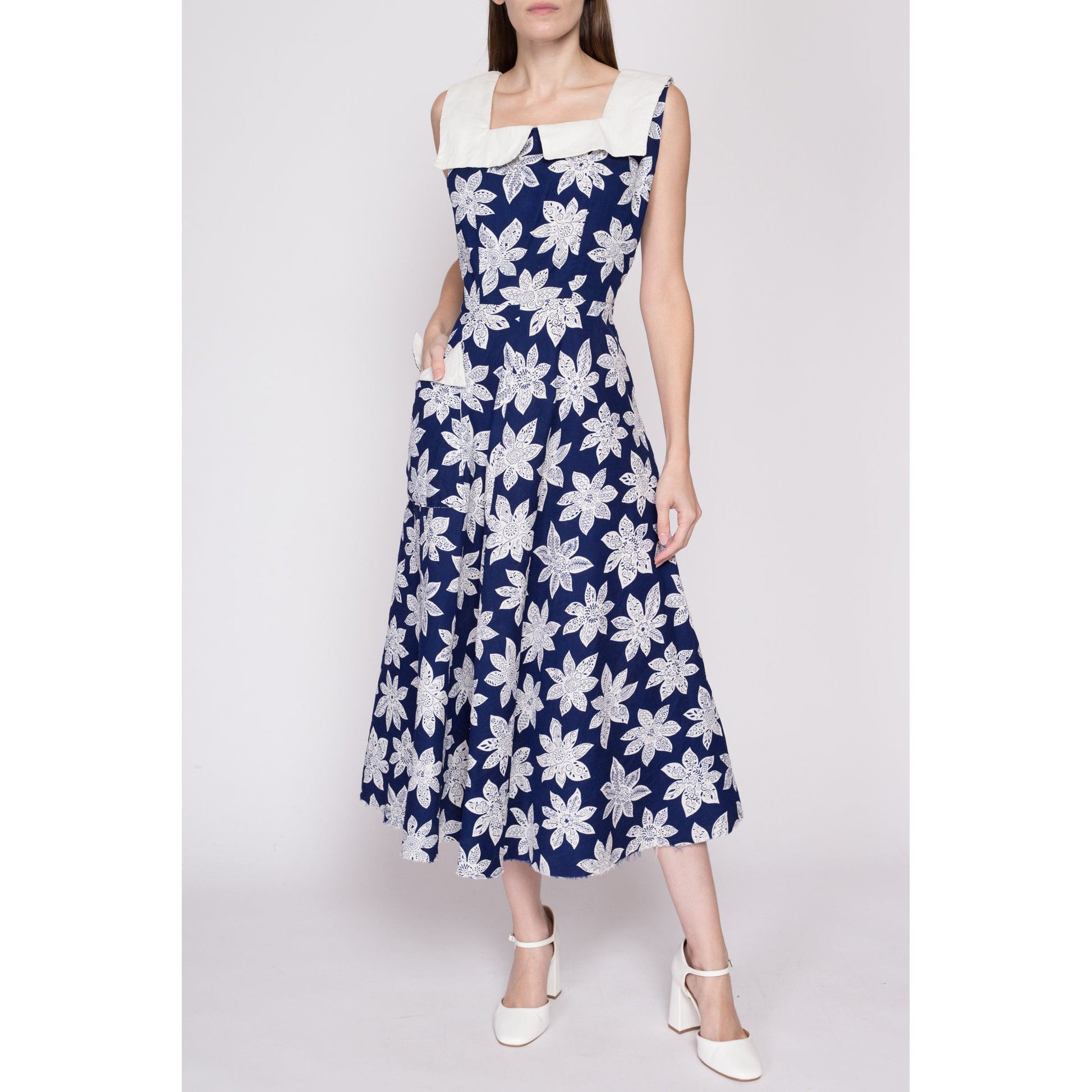 Med-Lrg 1940s Navy Blue Floral Sailor Collared Dress | Vintage 40s Tea Length Retro Sleeveless Pocket Midi Dress