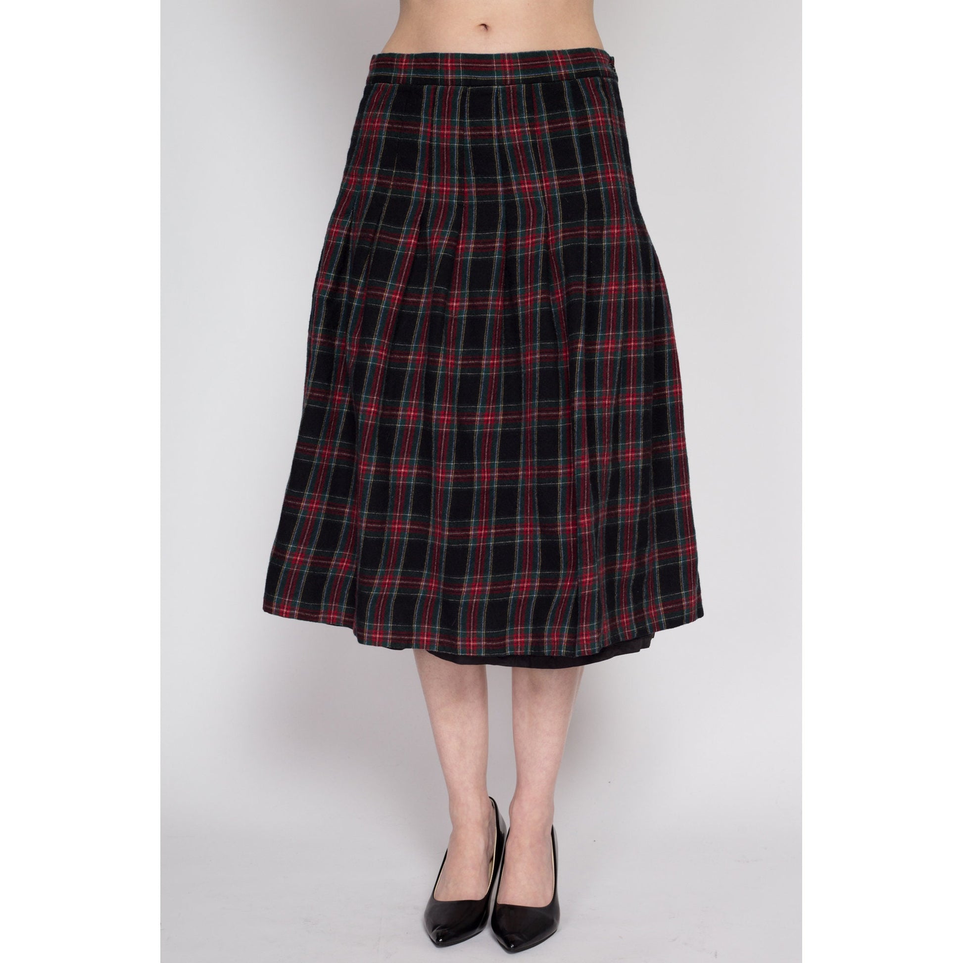 Medium 90s Black & Red Plaid Wool Midi Skirt 29" | Vintage L.L. Bean Pleated High Waisted Preppy Schoolgirl Skirt