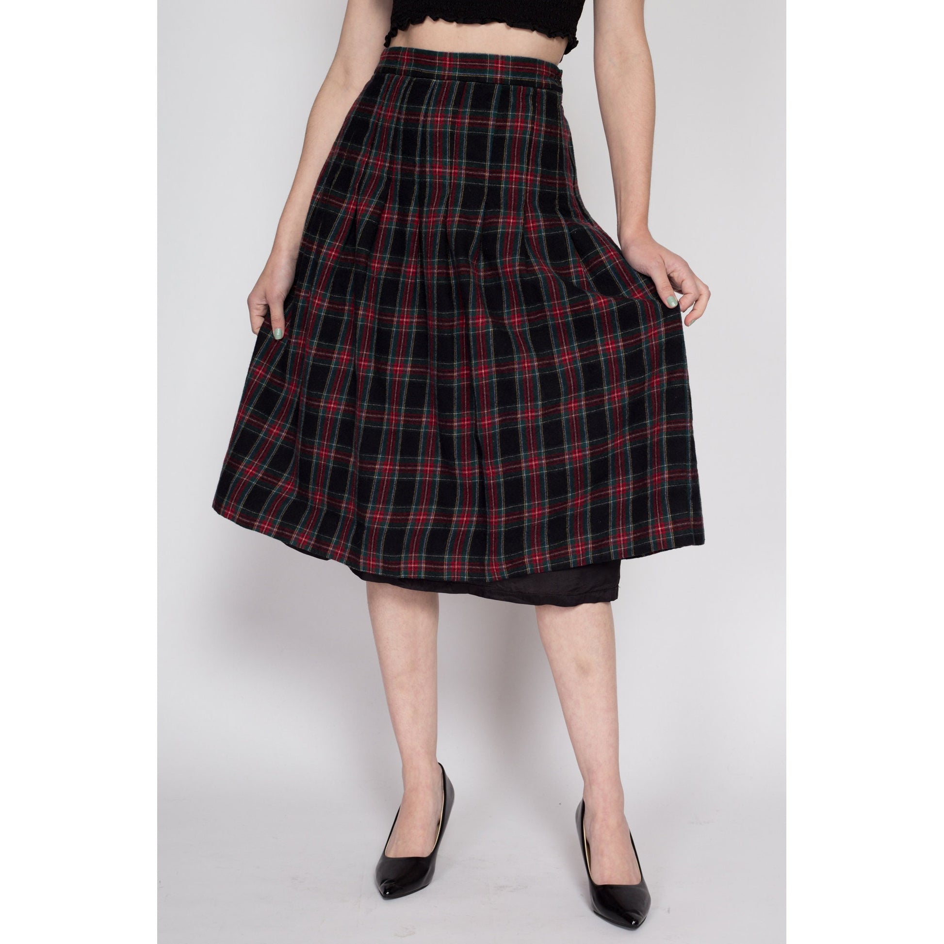 Medium 90s Black & Red Plaid Wool Midi Skirt 29" | Vintage L.L. Bean Pleated High Waisted Preppy Schoolgirl Skirt