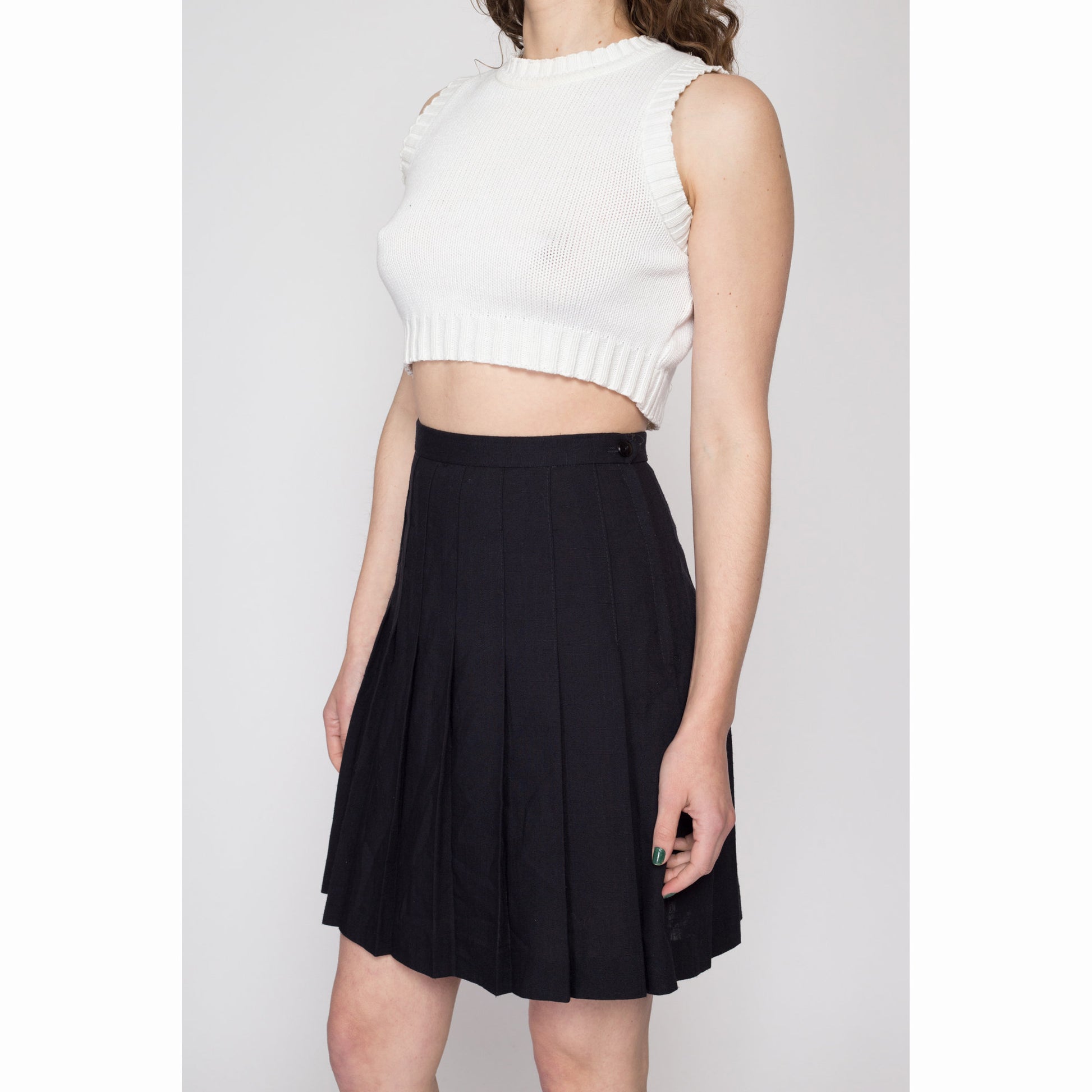 Small 70s Black Pleated Mini Skirt 26.5 – Flying Apple Vintage