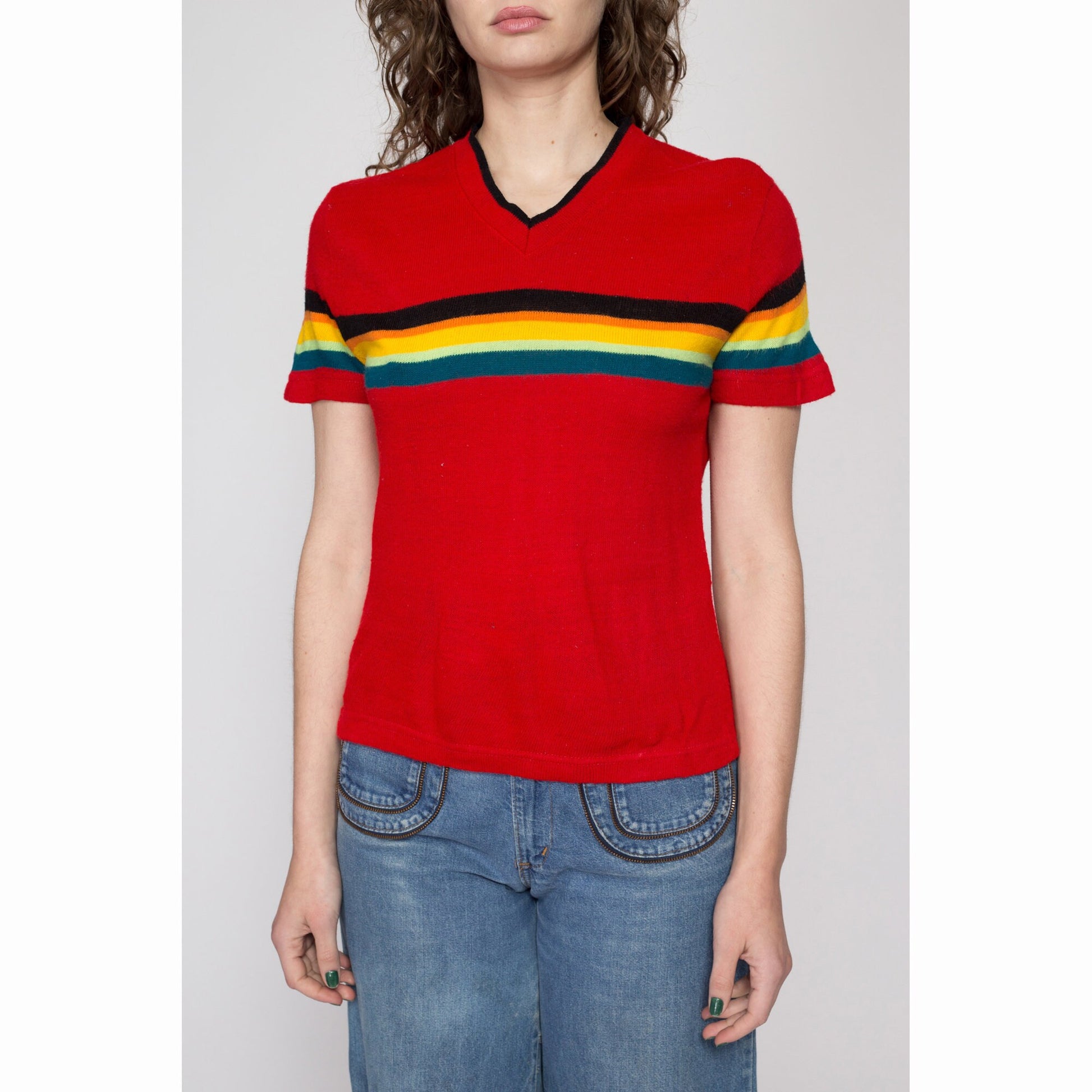 Medium 90s Does 70s Red Striped Knit Top | Vintage Boho Short Sleeve V Neck Shirt