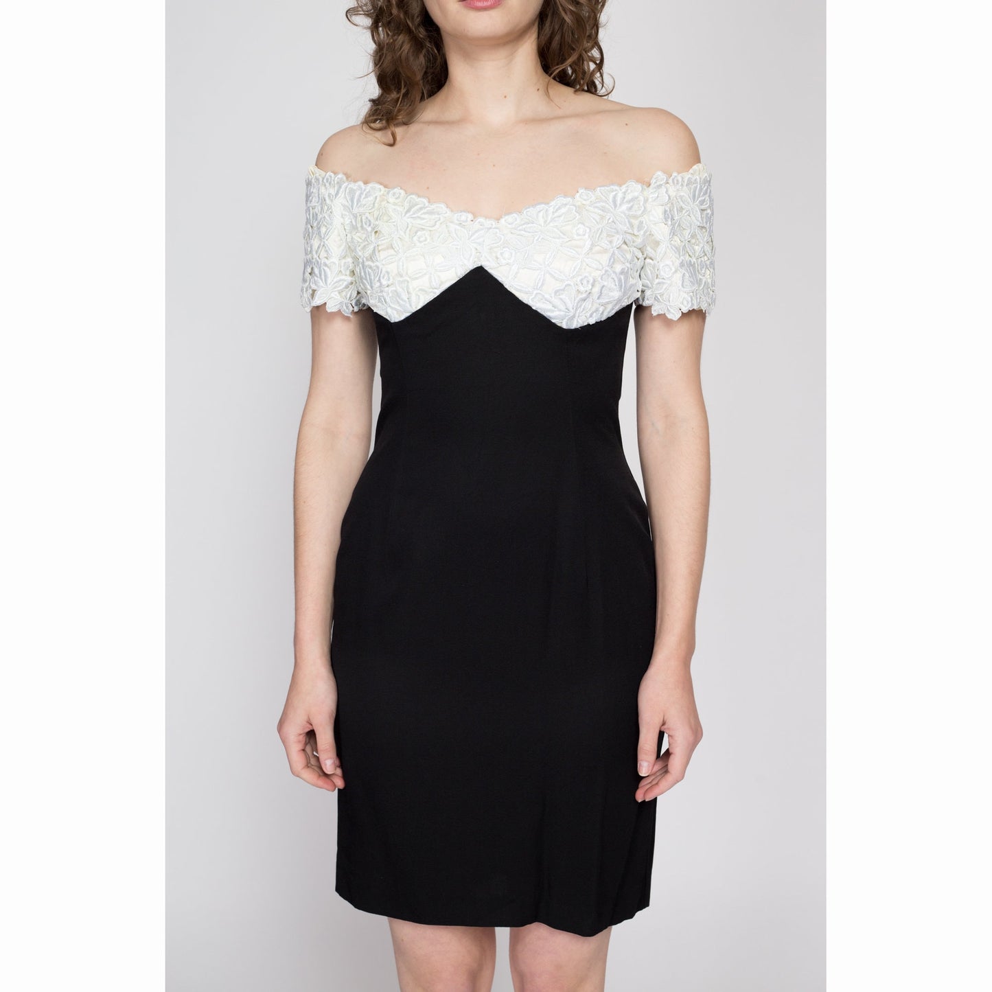 Medium 80s Scott McClintock Black & White Party Dress | Vintage Off Shoulder Sweetheart Neck Lace Trim Mini Dress
