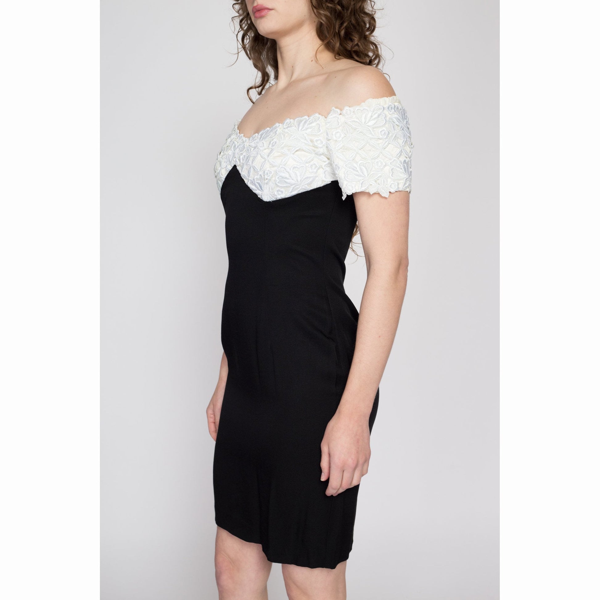 Medium 80s Scott McClintock Black & White Party Dress | Vintage Off Shoulder Sweetheart Neck Lace Trim Mini Dress