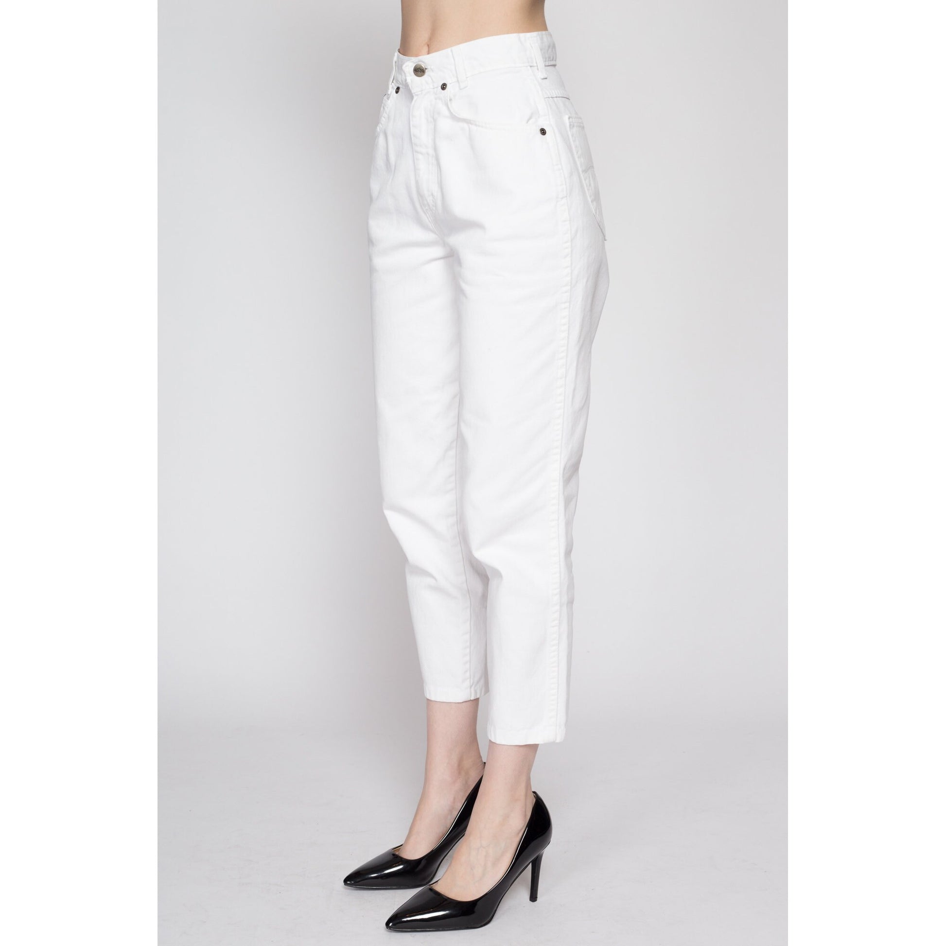 Petite Small 80s Chic White High Waisted Jeans 25.5" | Vintage Denim Slim Short Inseam Mom Jeans