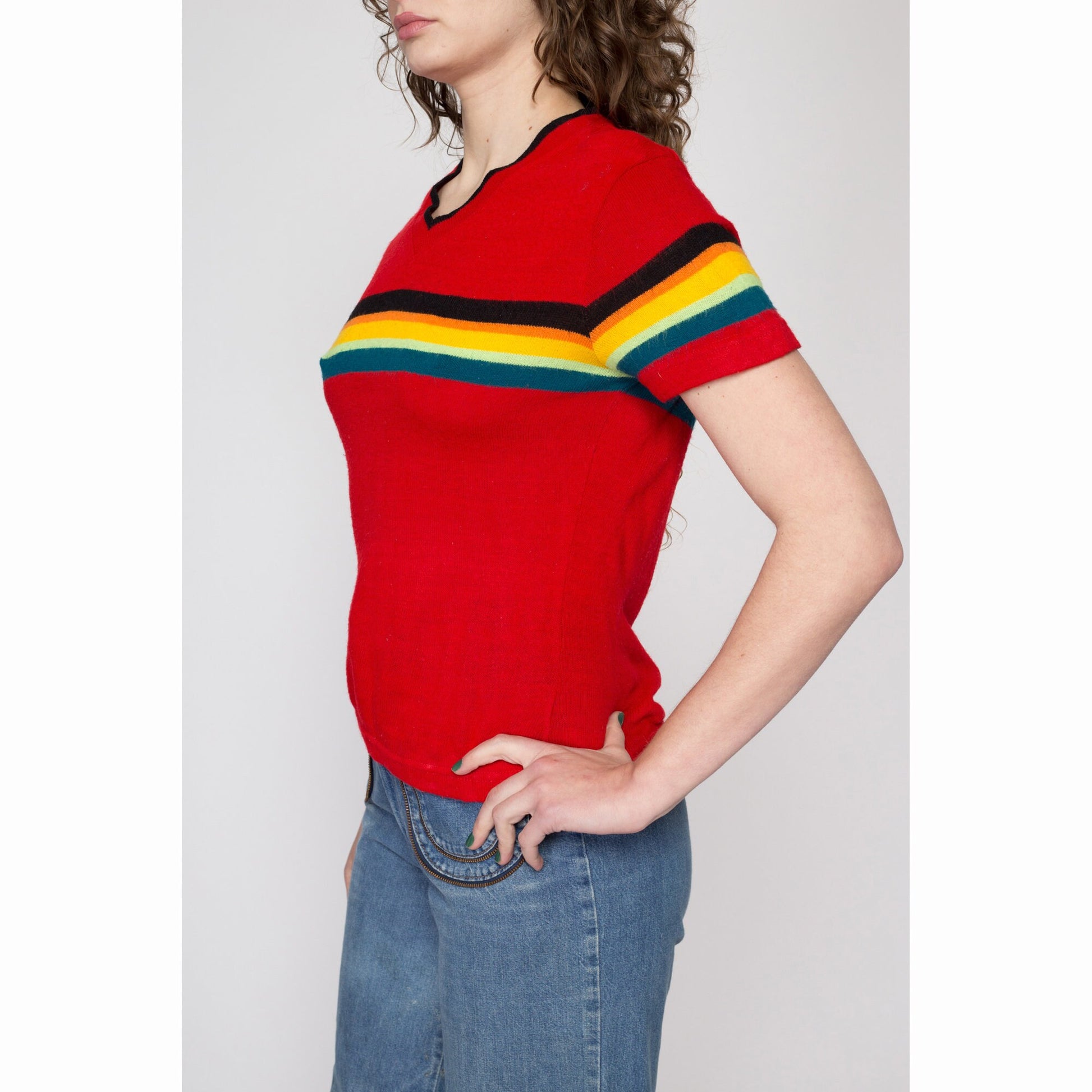 Medium 90s Does 70s Red Striped Knit Top | Vintage Boho Short Sleeve V Neck Shirt