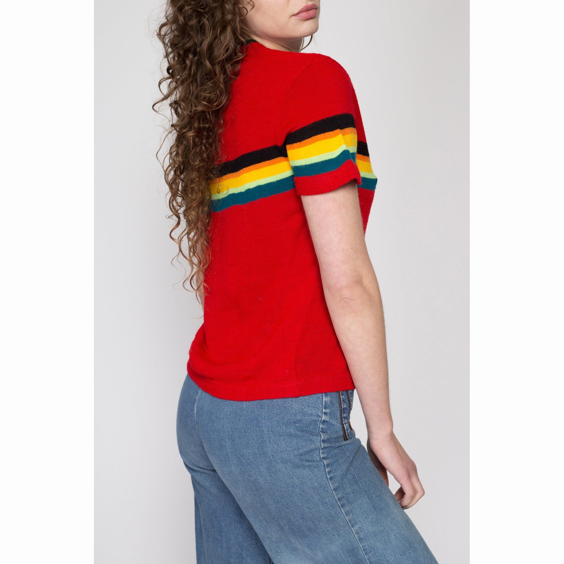 Medium 90s Does 70s Red Striped Knit Top | Vintage Boho Short Sleeve V Neck Shirt