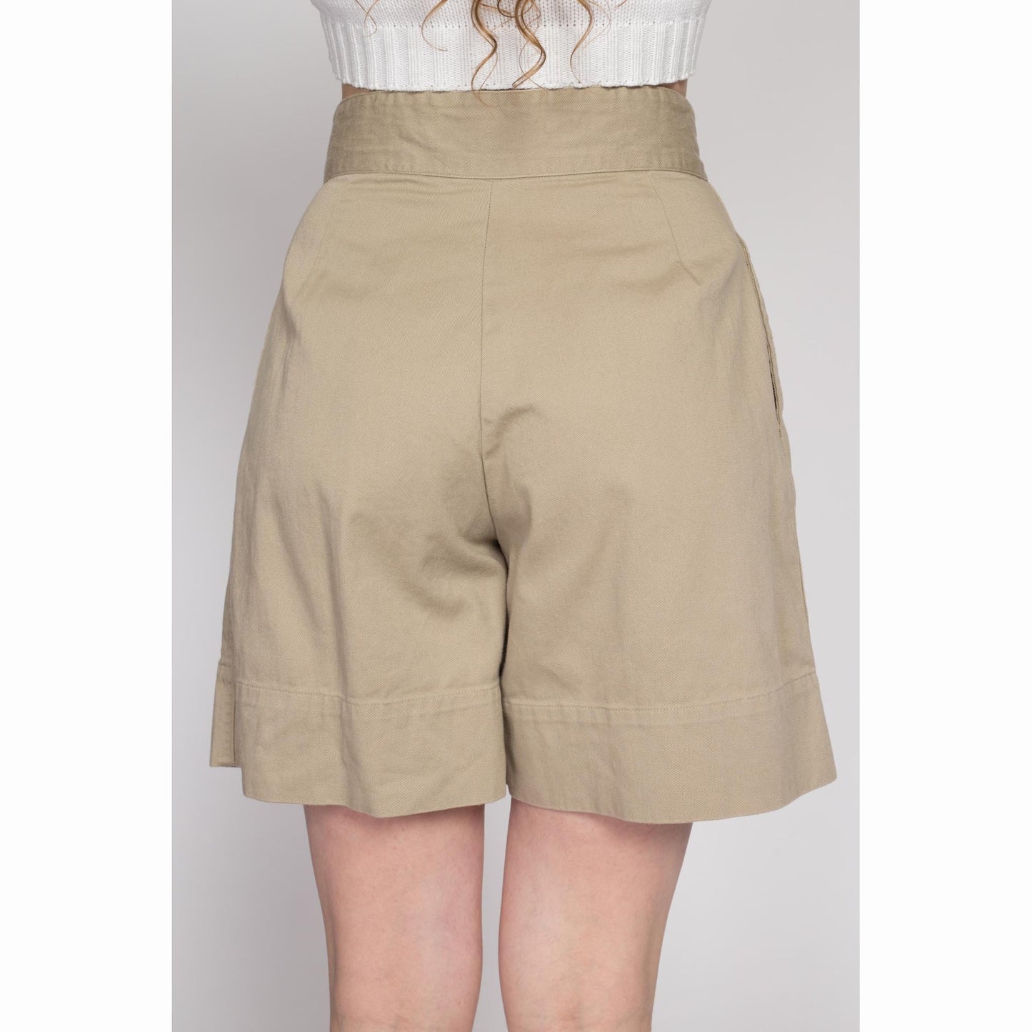 Sm-Med 80s Khaki Pleated Shorts 27" | Vintage High Waisted Curvy Fit Mom Shorts