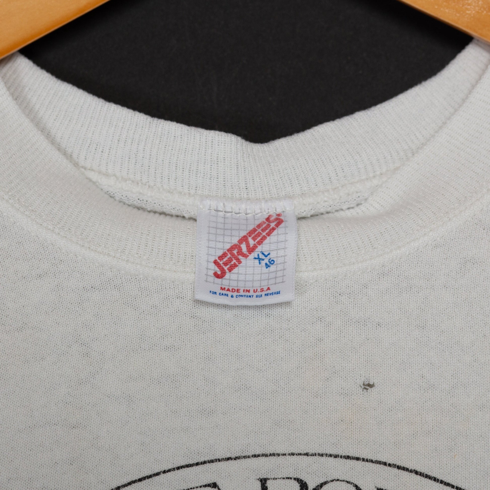 Large 90s Town Of Portland Connecticut Tourist Sweatshirt | Vintage White Raglan Sleeve Pioneer Graphic Souvenir Crewneck