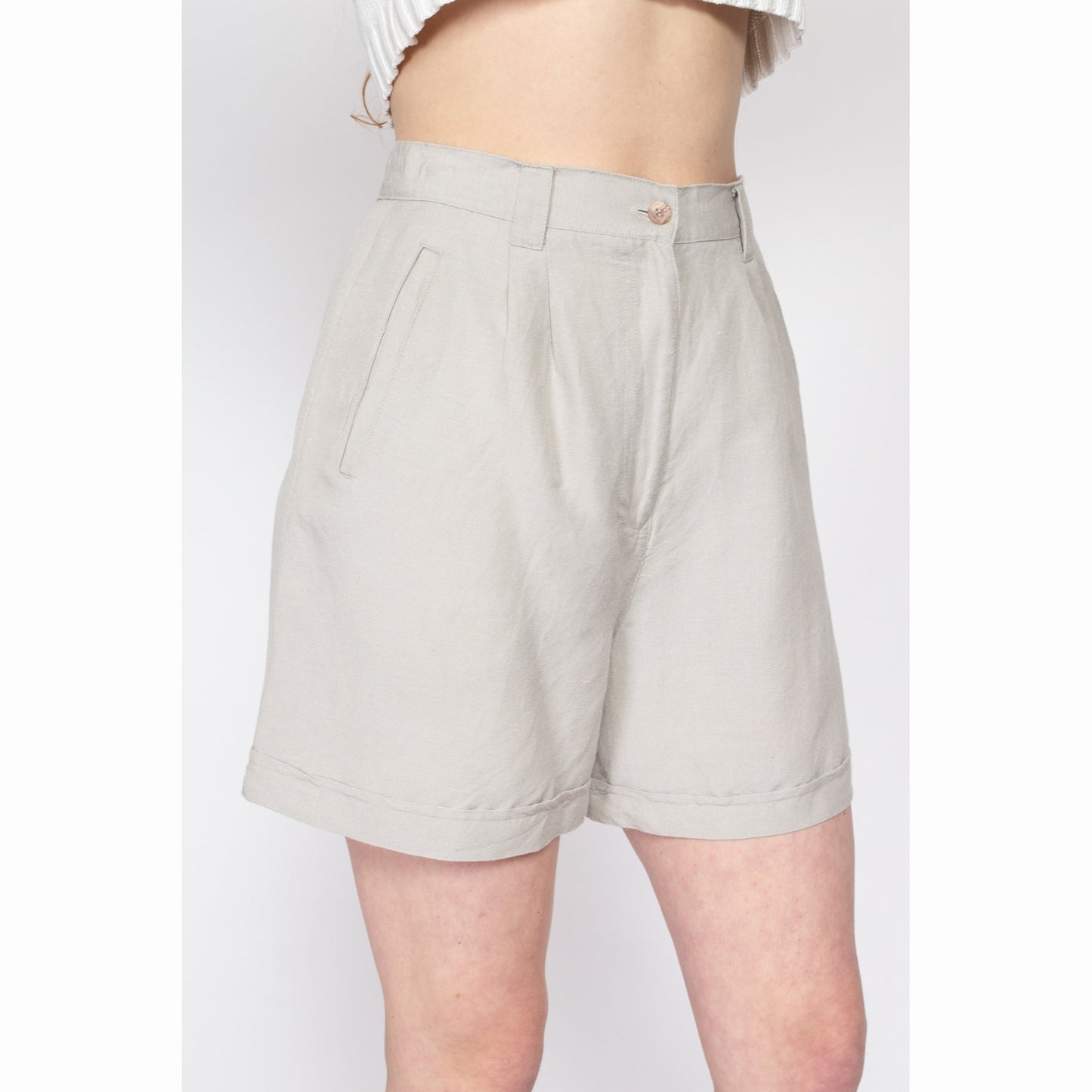 Medium 90s Linen Blend High Waisted Shorts 28" | Vintage Minimalist Light Grey Pleated Wide Cuffed Leg Mom Shorts