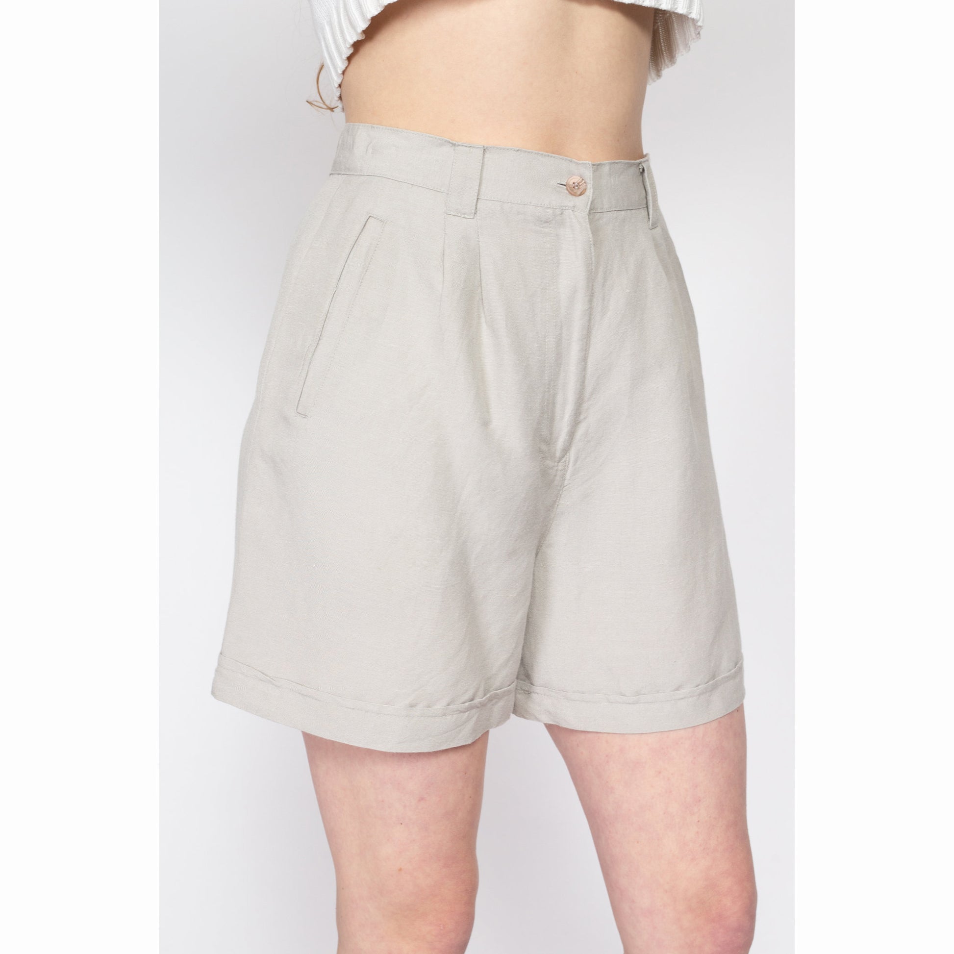 Medium 90s Linen Blend High Waisted Shorts 28" | Vintage Minimalist Light Grey Pleated Wide Cuffed Leg Mom Shorts