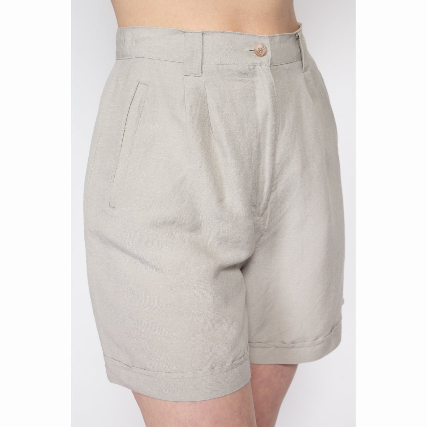 Medium 90s Linen Blend High Waisted Shorts 28" | Vintage Minimalist Light Grey Pleated Wide Cuffed Leg Mom Shorts