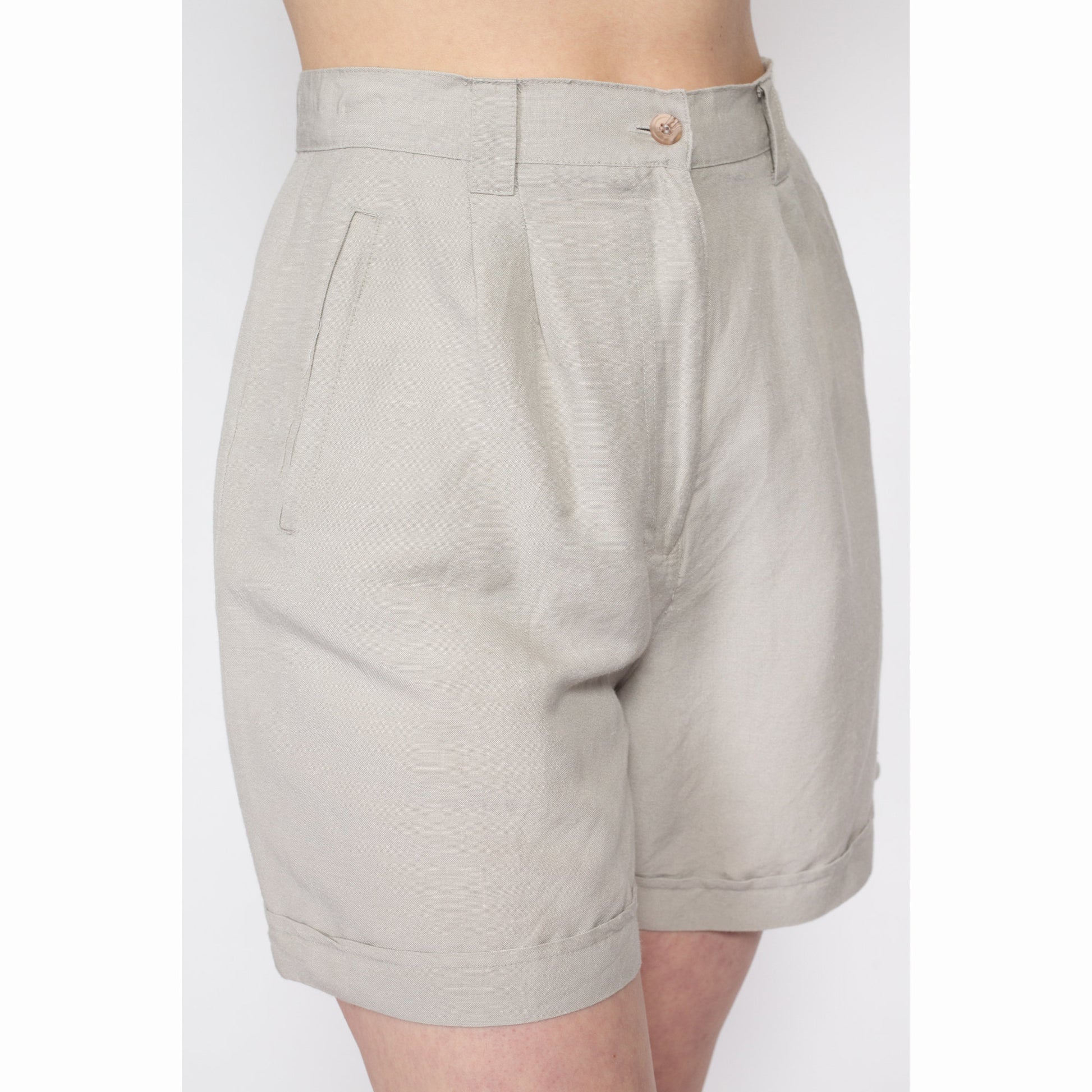 Medium 90s Linen Blend High Waisted Shorts 28" | Vintage Minimalist Light Grey Pleated Wide Cuffed Leg Mom Shorts